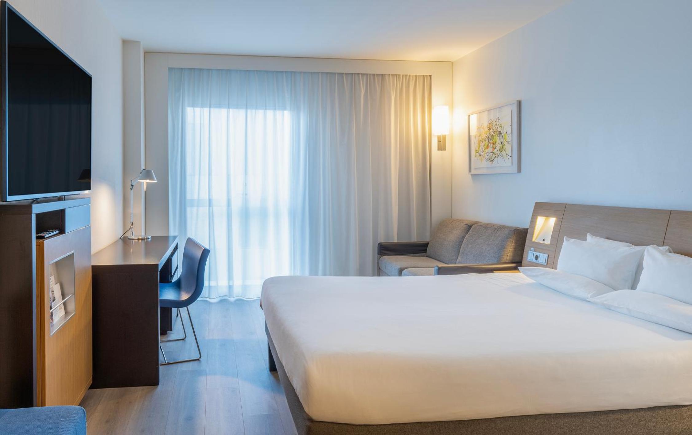 Standard Room thumbnail 5
