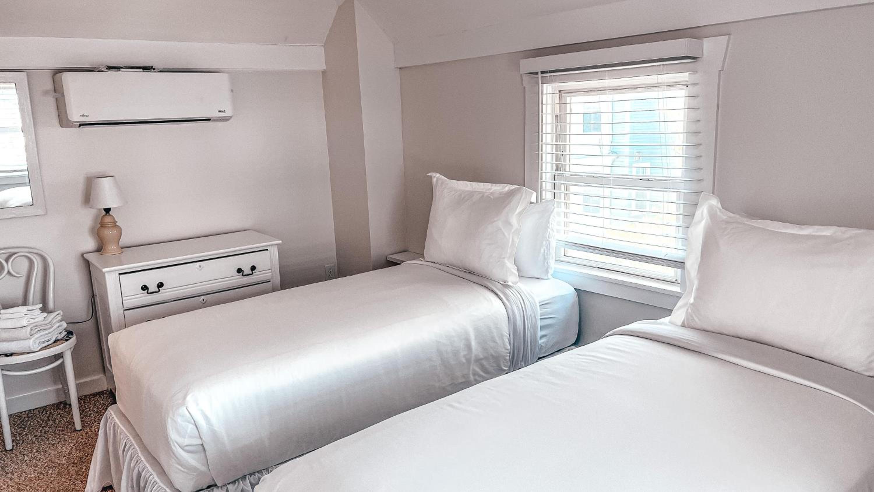 Double or Twin Room with Private Bathroom photo 1
