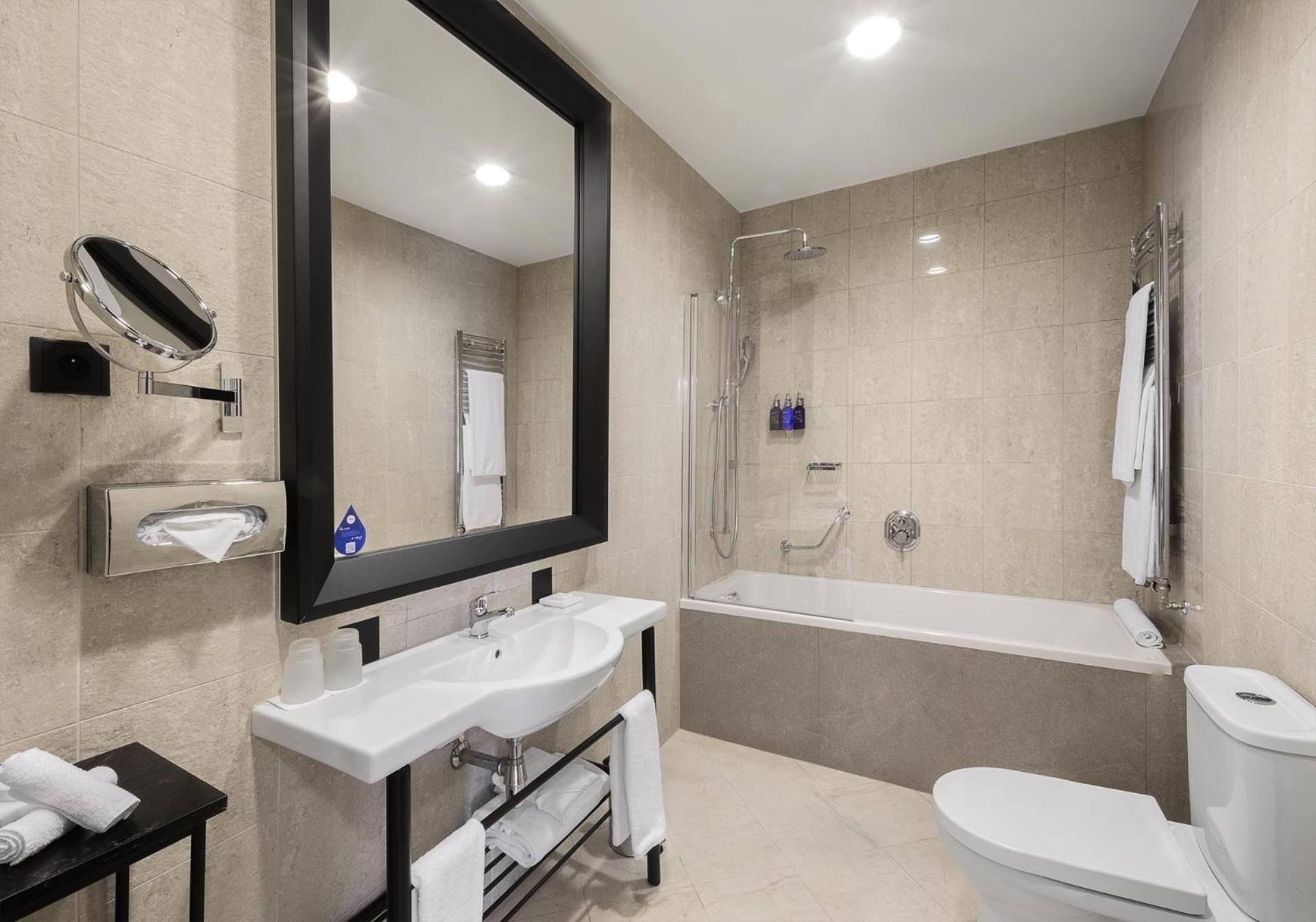 Executive Suite thumbnail 5