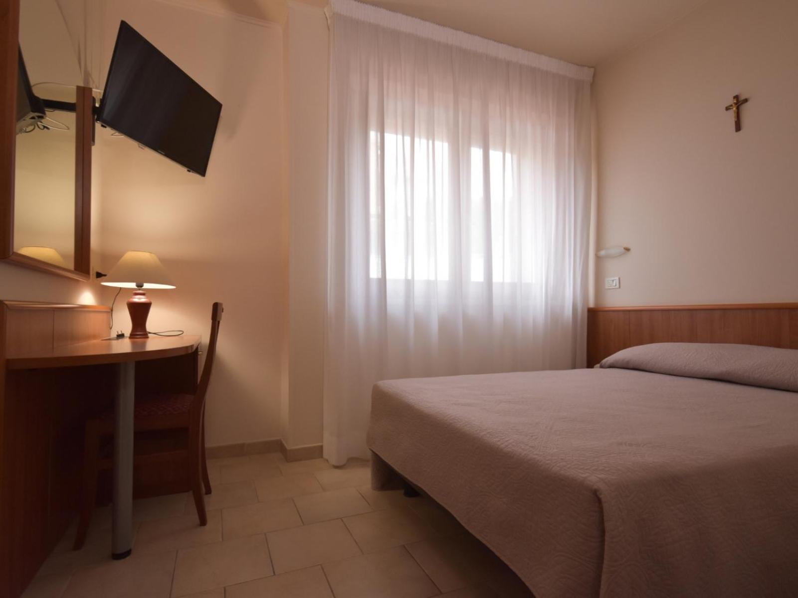 Economy Double Room photo 1