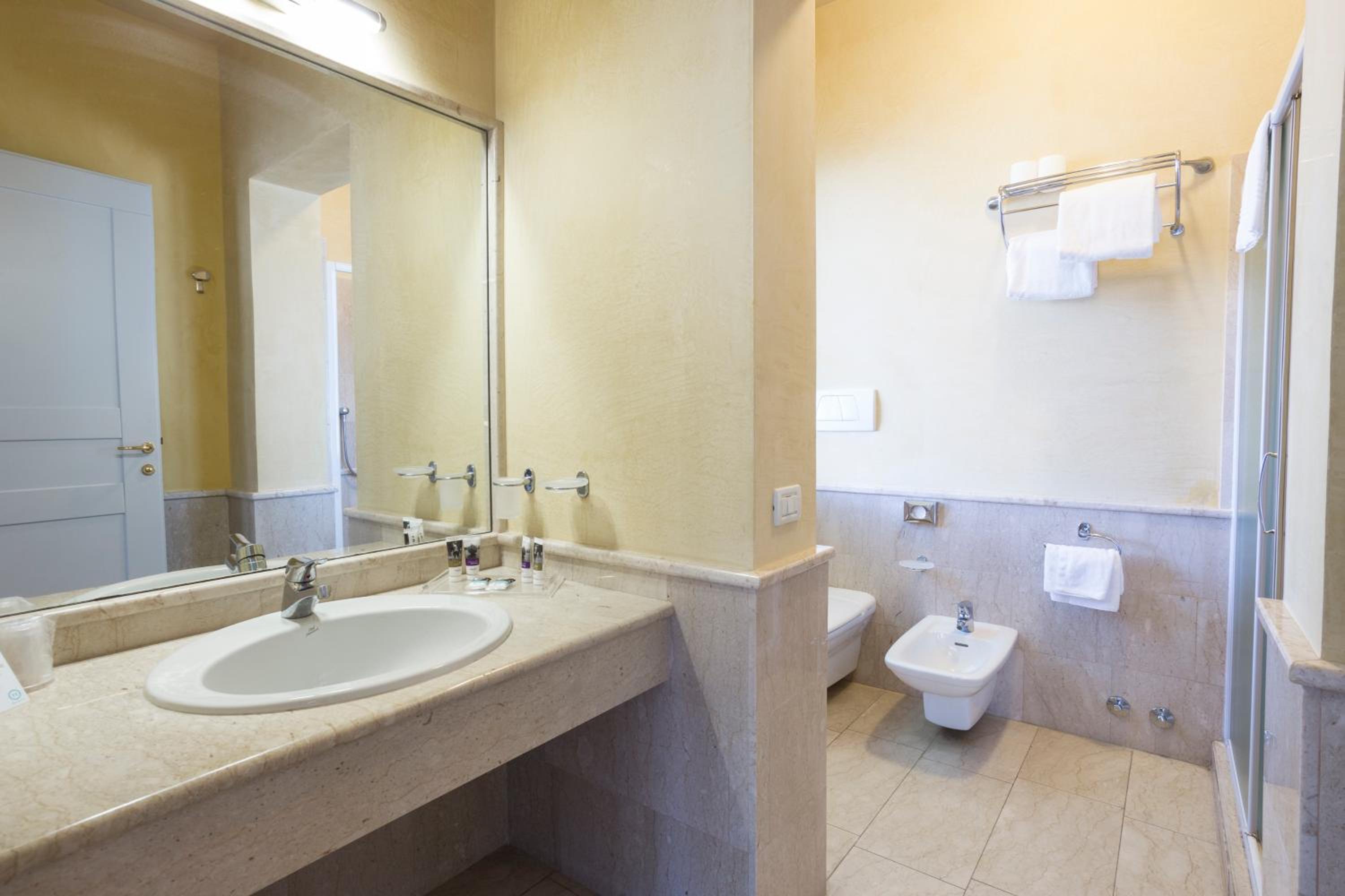 Deluxe Quadruple Room - Photo 2