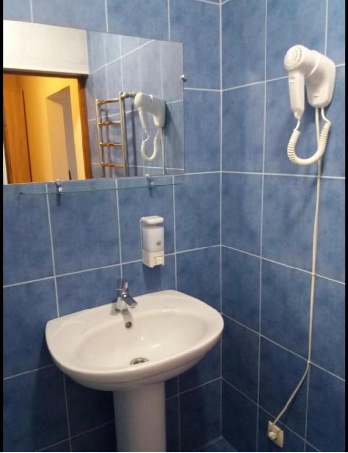 Twin Room with Bath photo 2