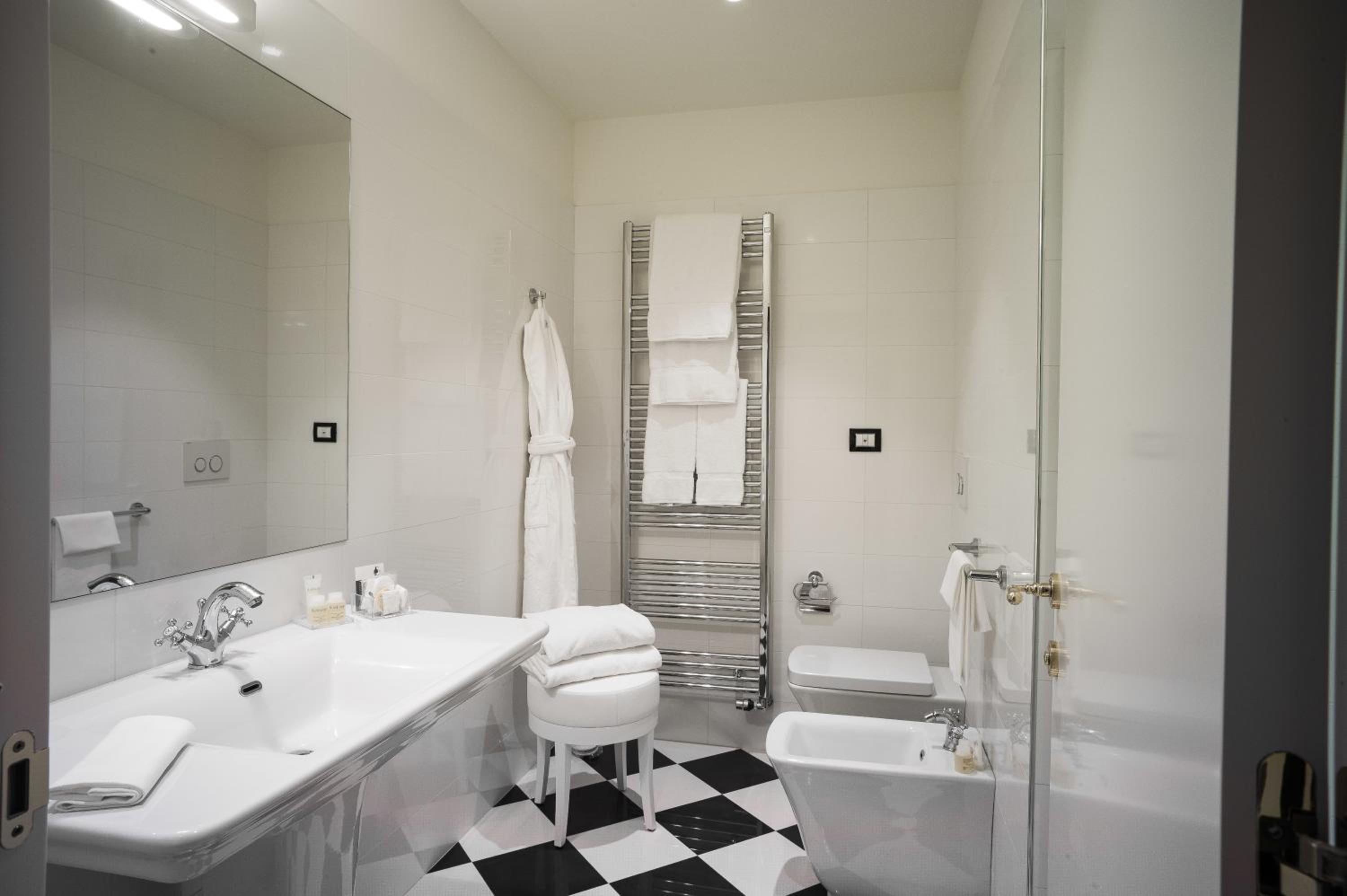Double Room - Photo 2