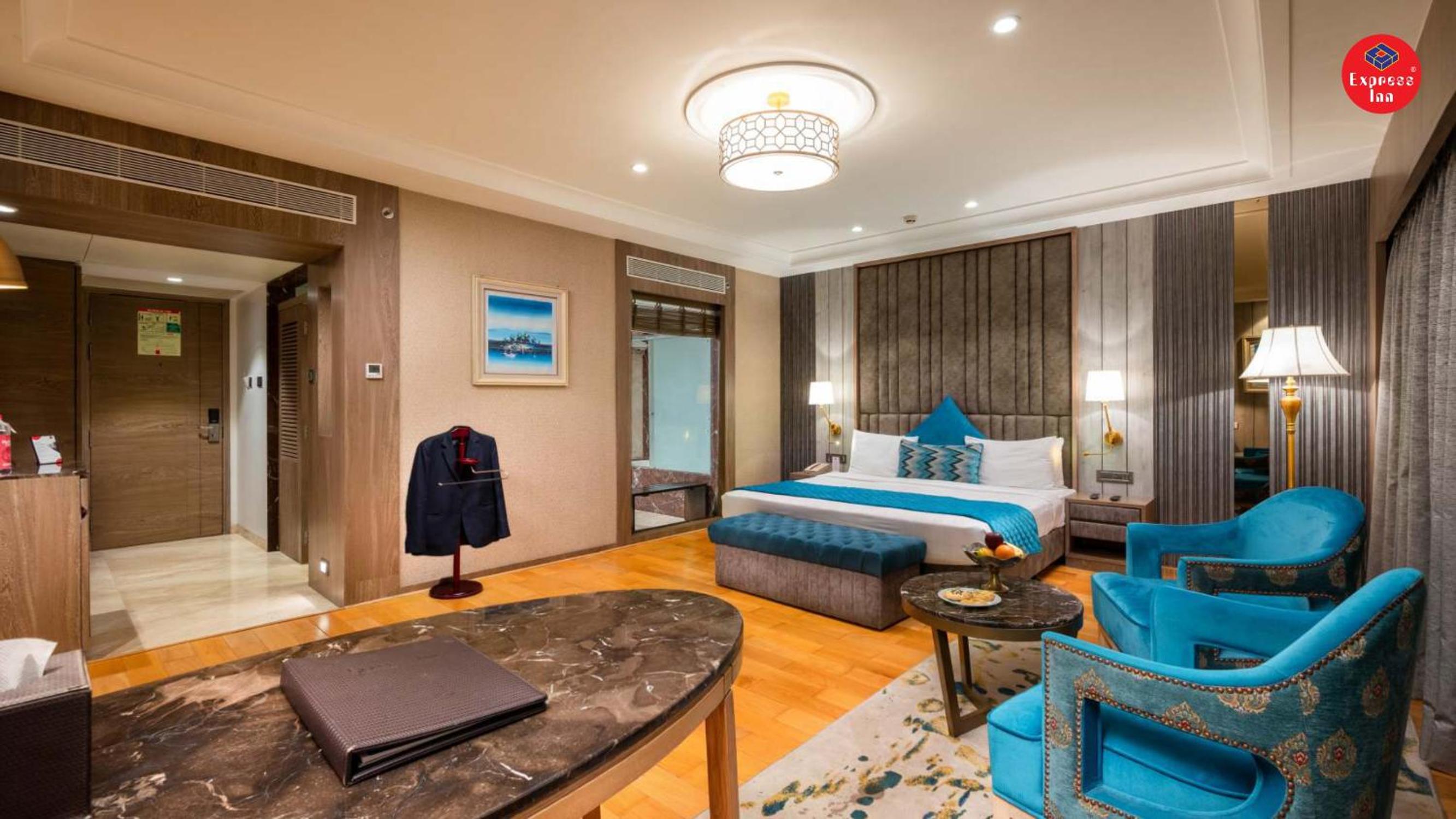 Executive Suite  - Photo 4