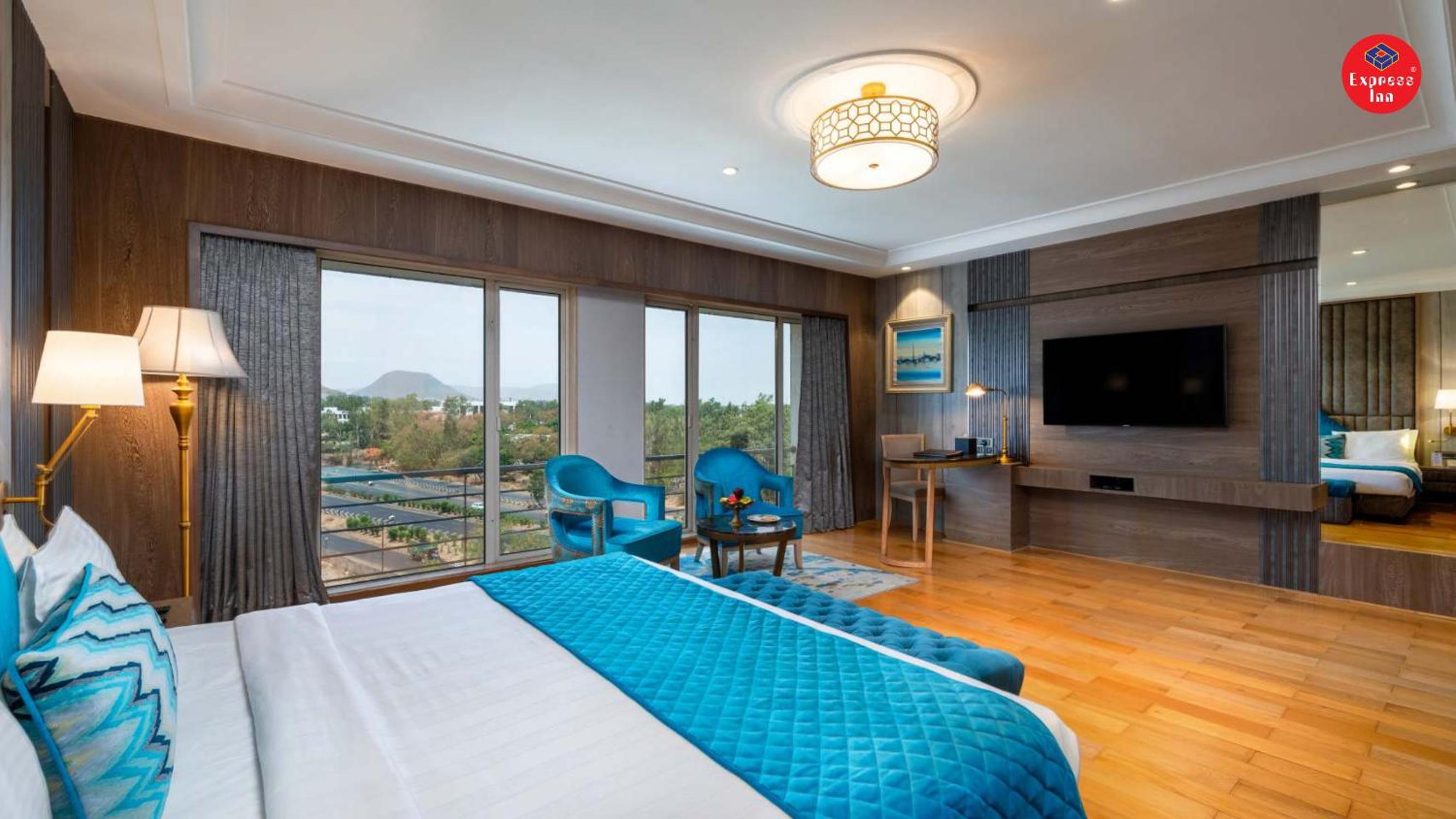 Executive Suite  - Photo 1