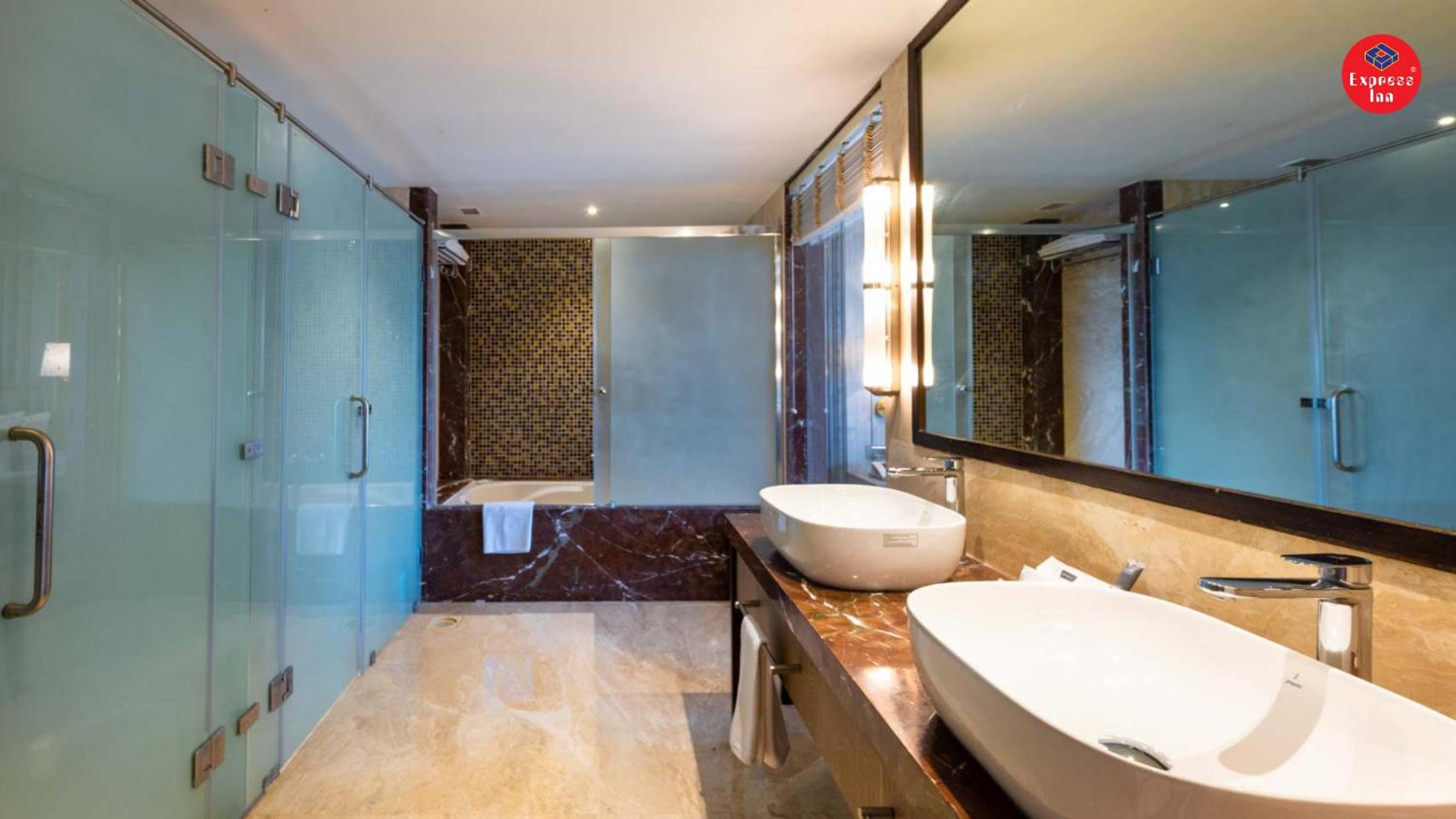 Executive Suite  - Photo 2