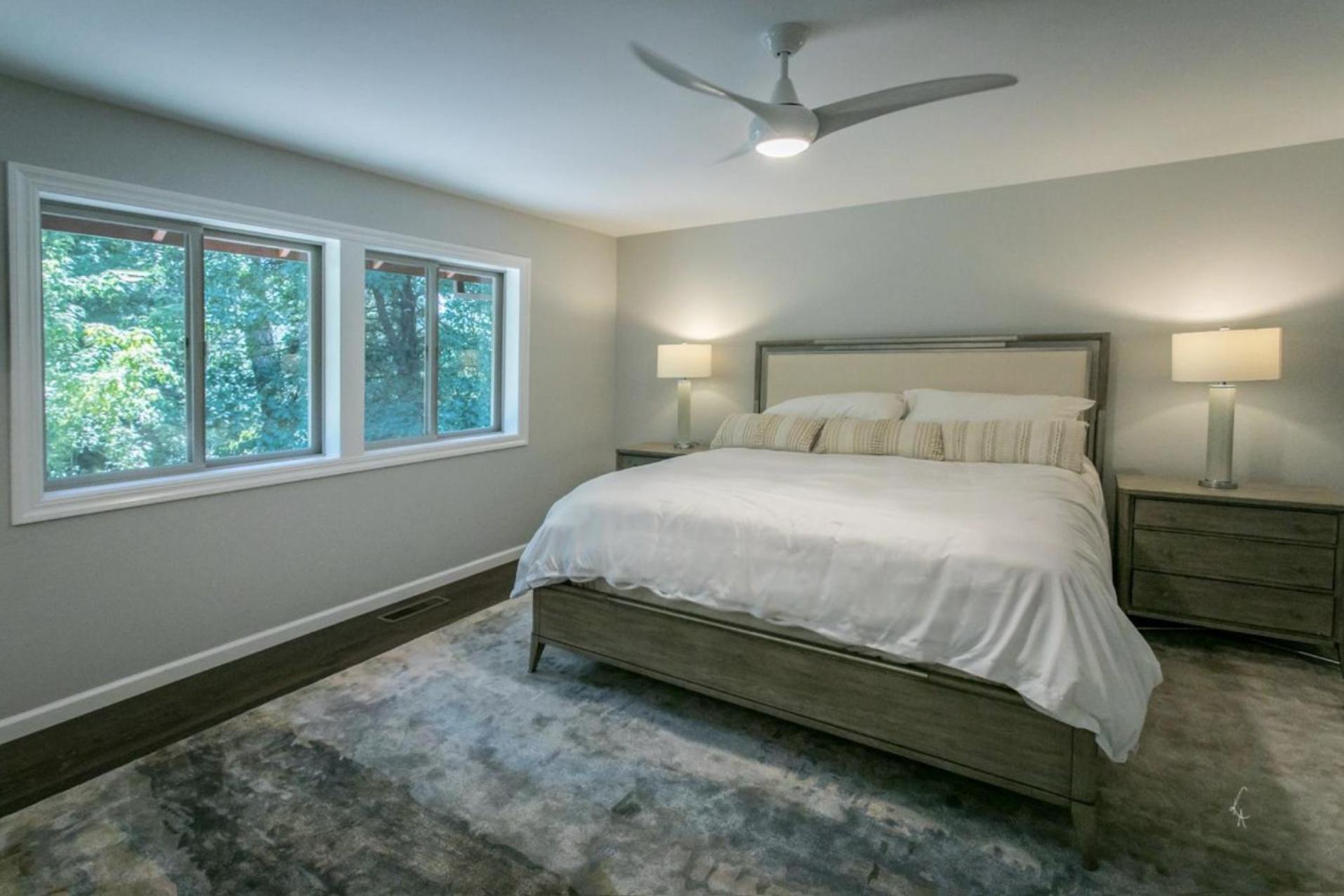 Five-Bedroom House photo 1