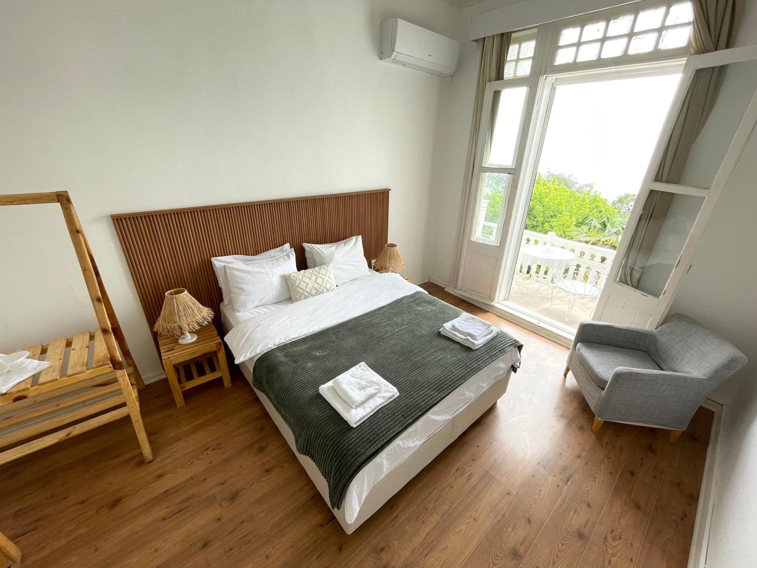 Double Room with Balcony and Sea View - Photo 8