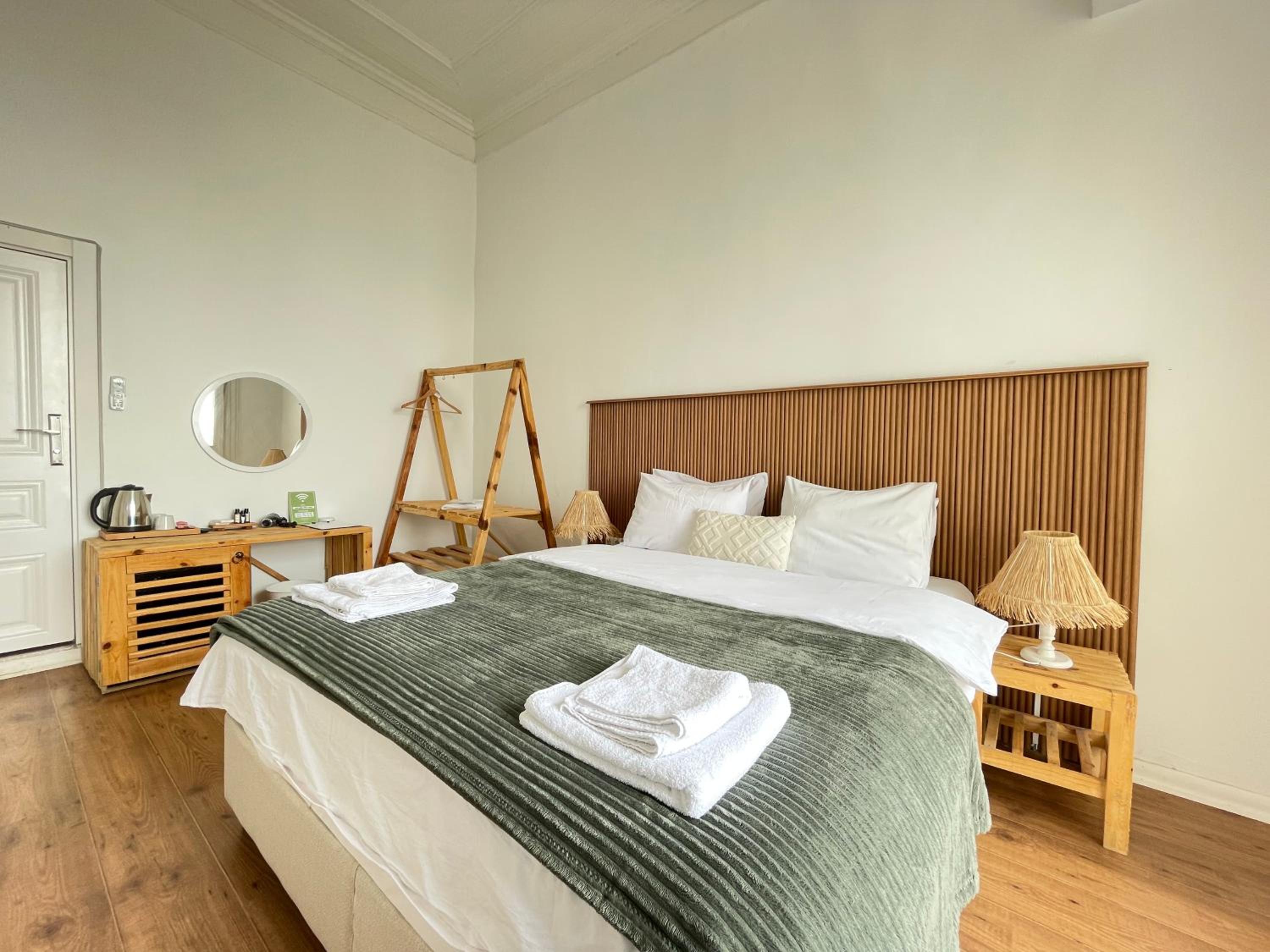 Double Room with Balcony and Sea View - Photo 11