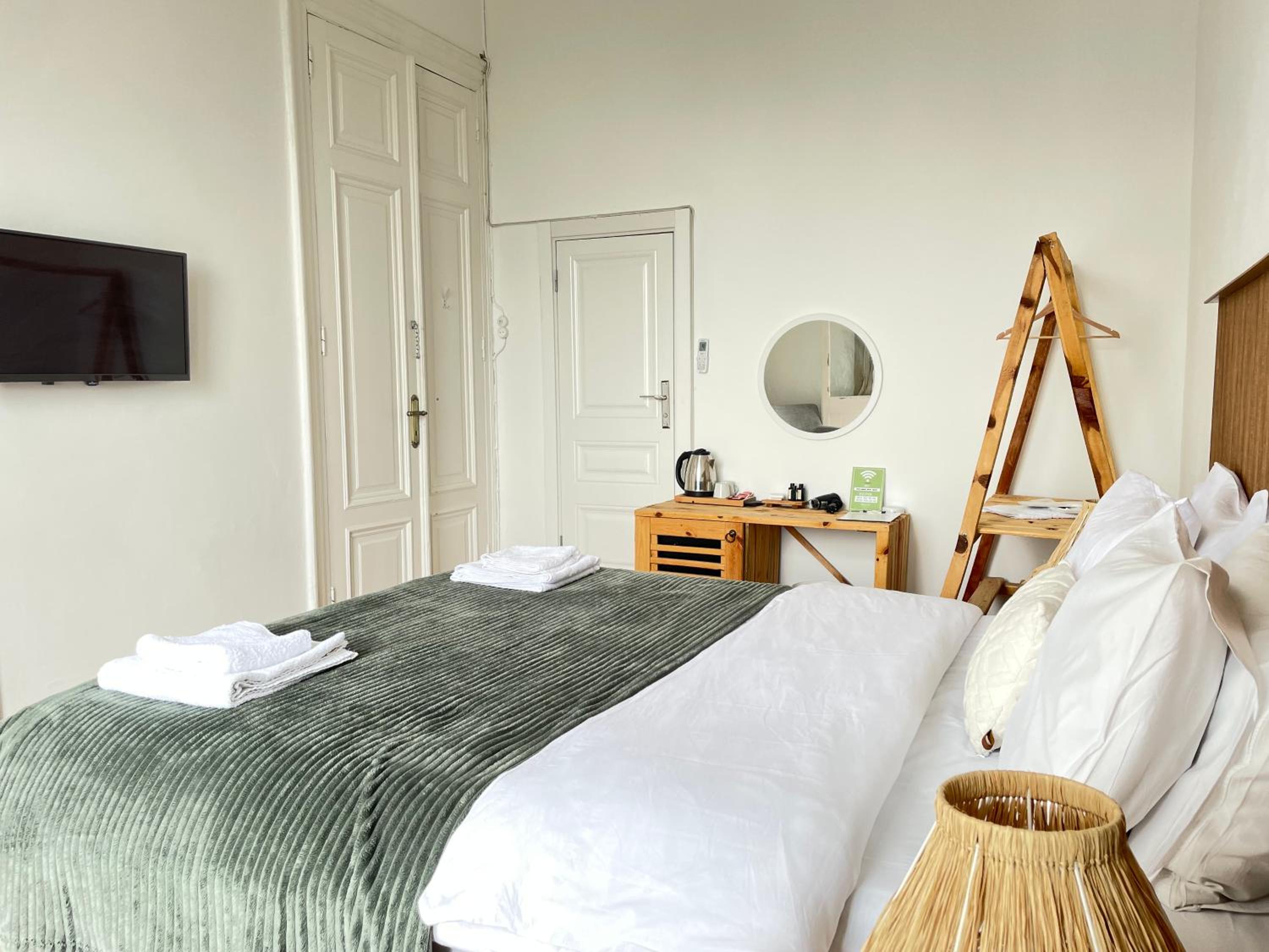 Double Room with Balcony and Sea View - Photo 10