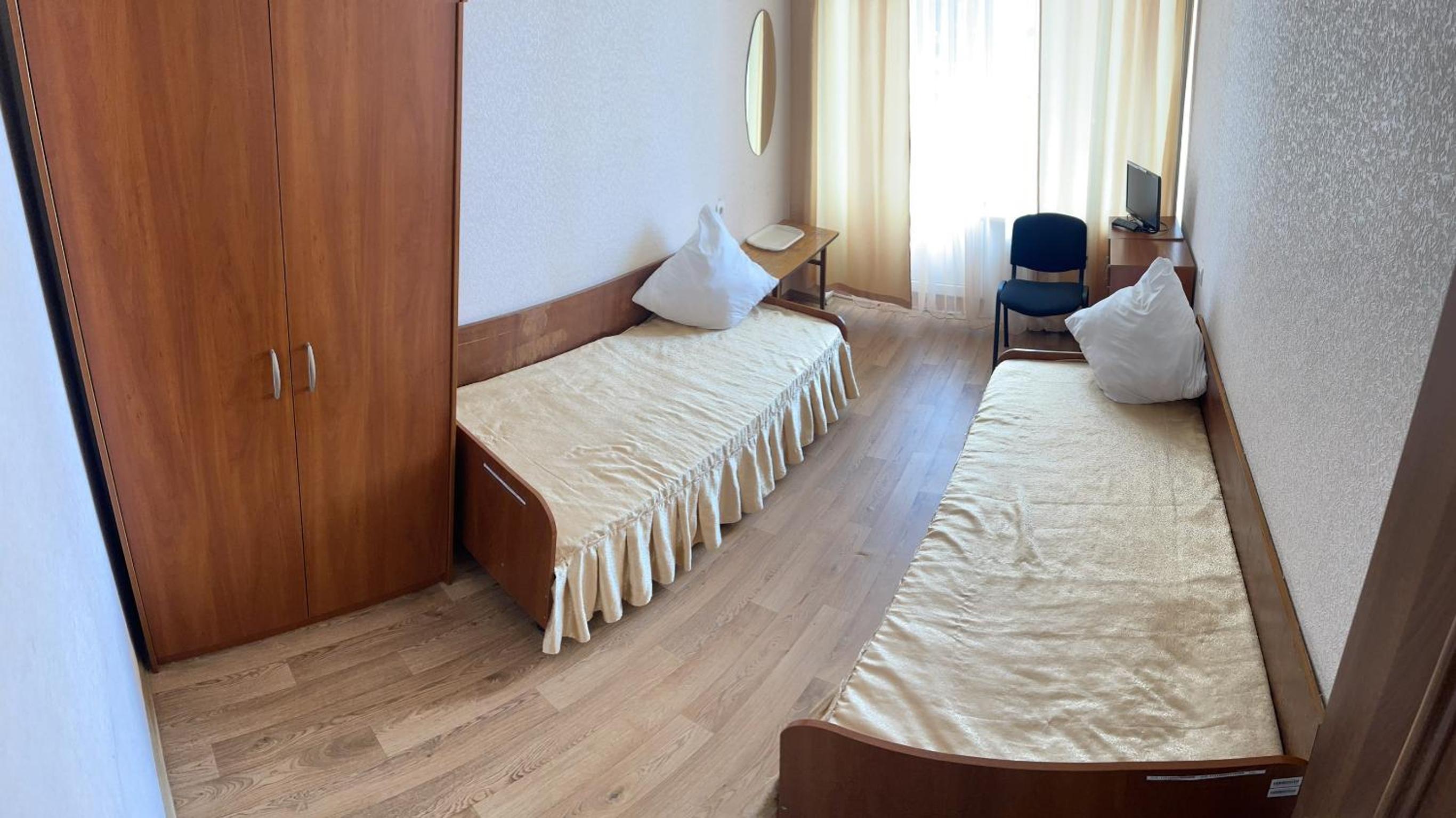 Budget Double Room photo 3