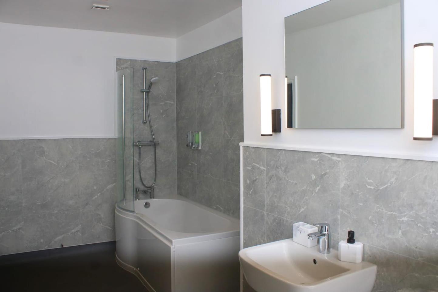 Deluxe Double Room with Bath photo 2