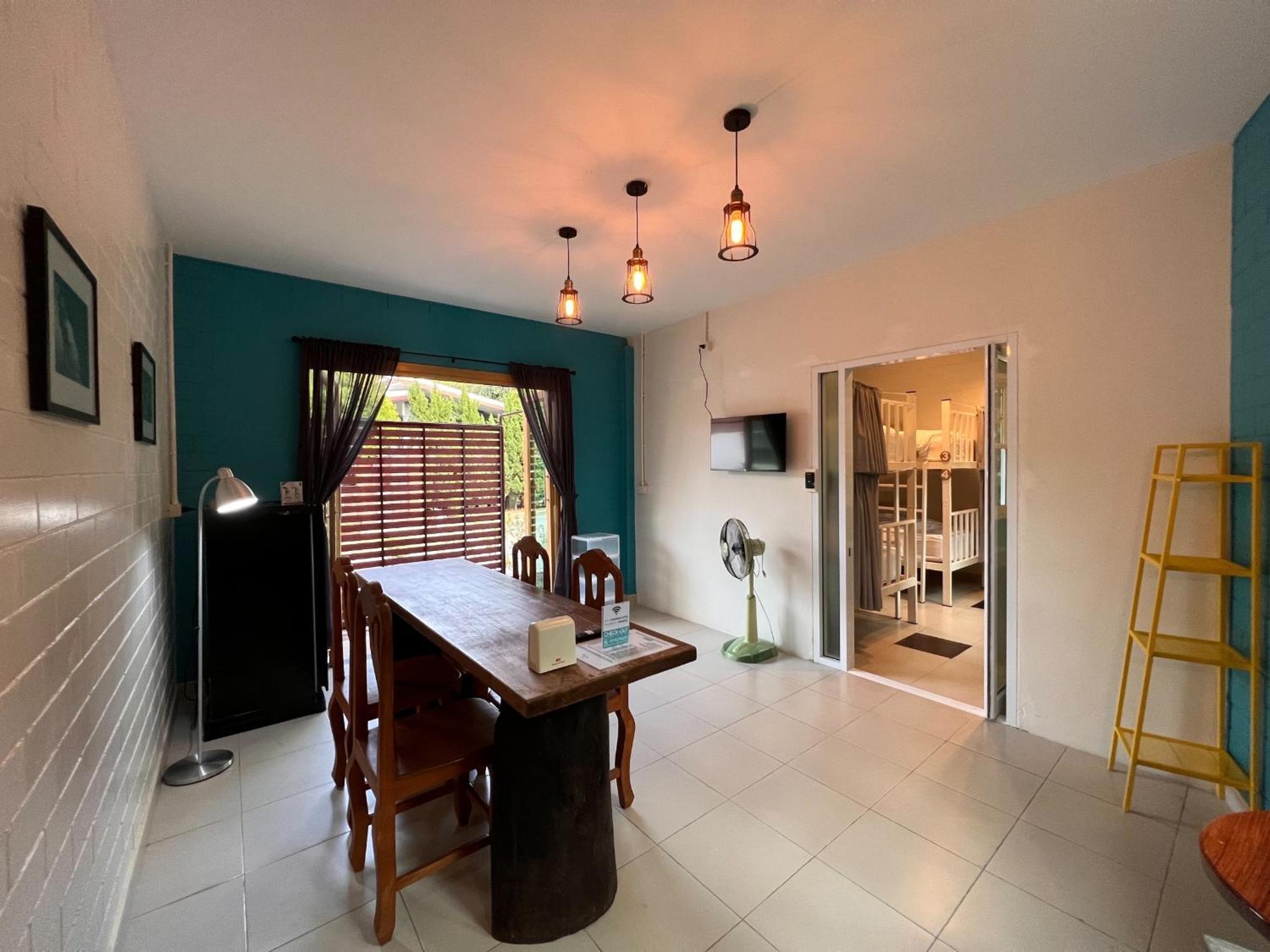 Standard Family Room - Photo 8