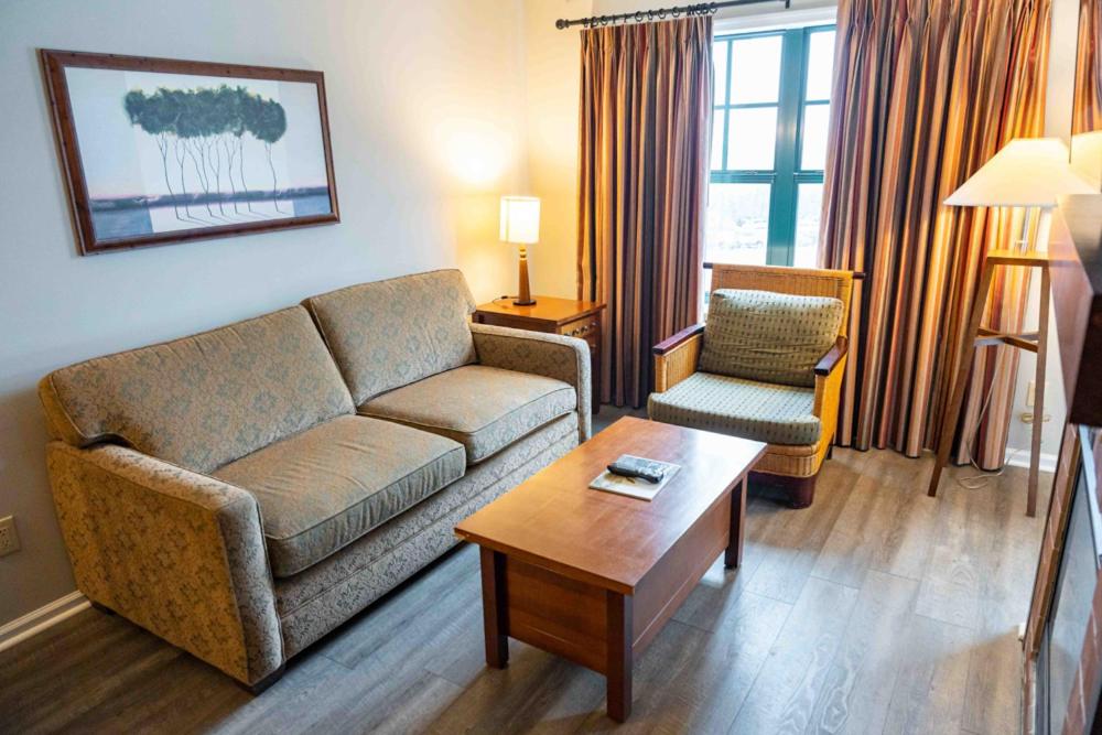 Deluxe One Bedroom Suite