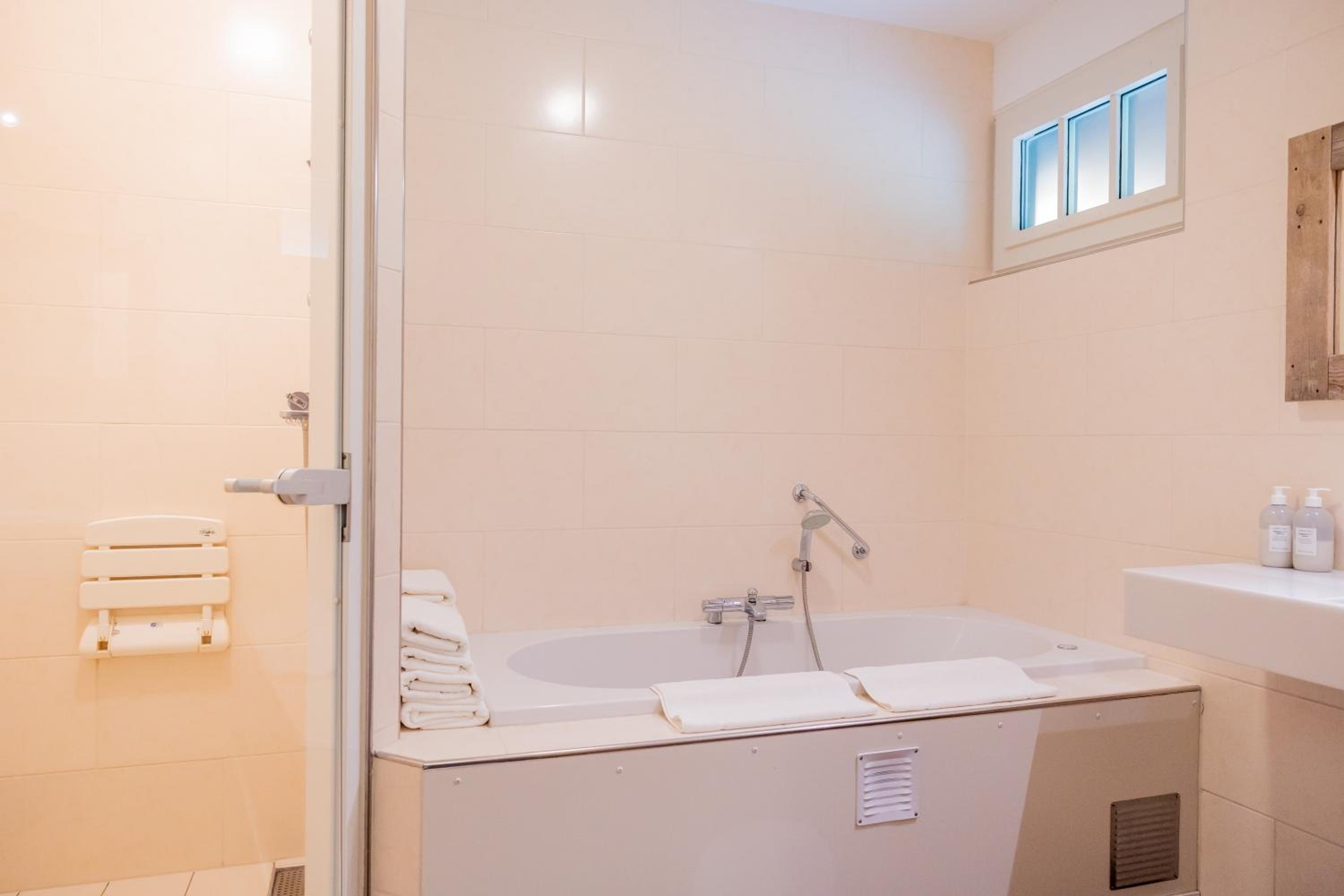 Deluxe Family Suite photo 3