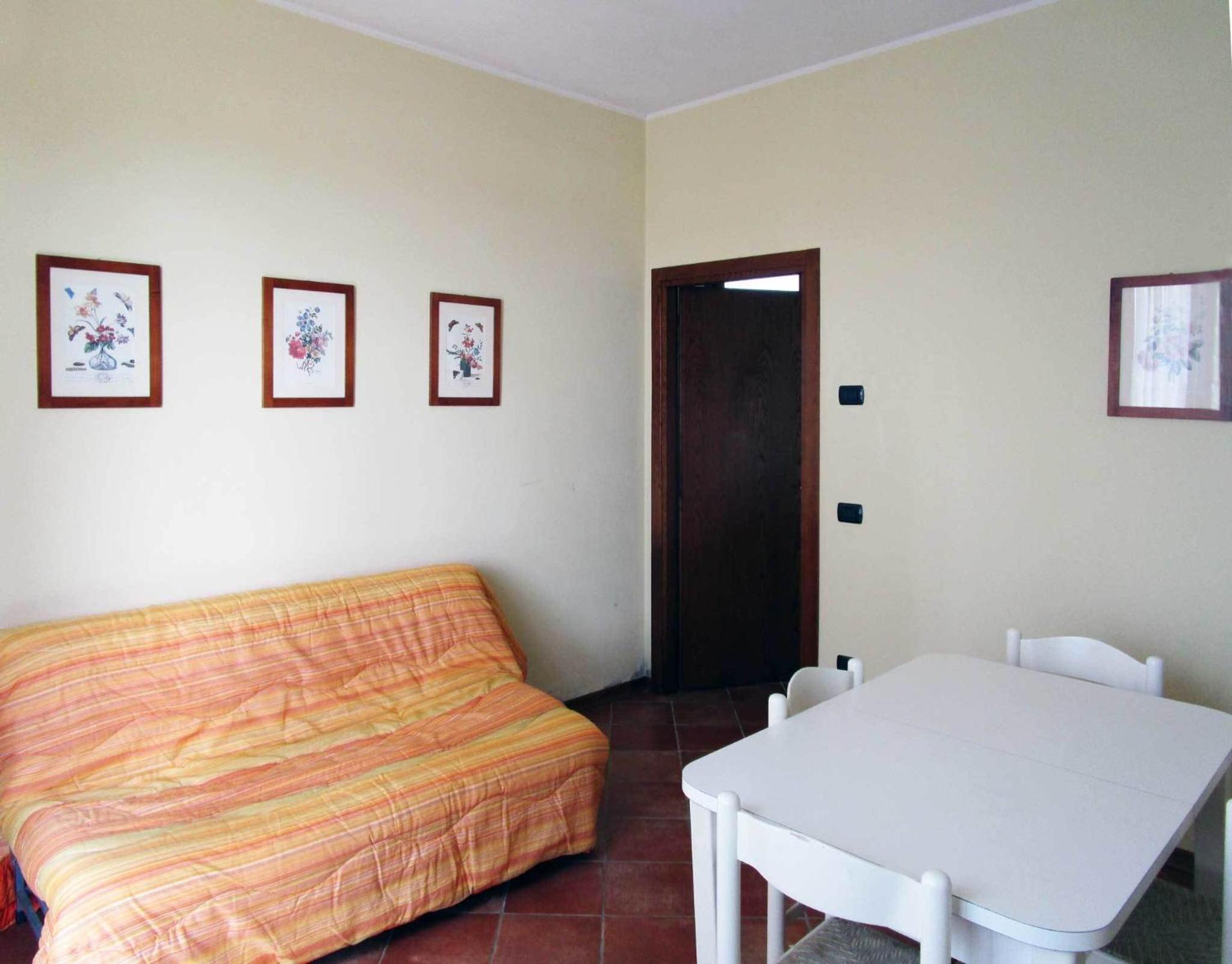 One-Bedroom Apartment with Garden photo 2
