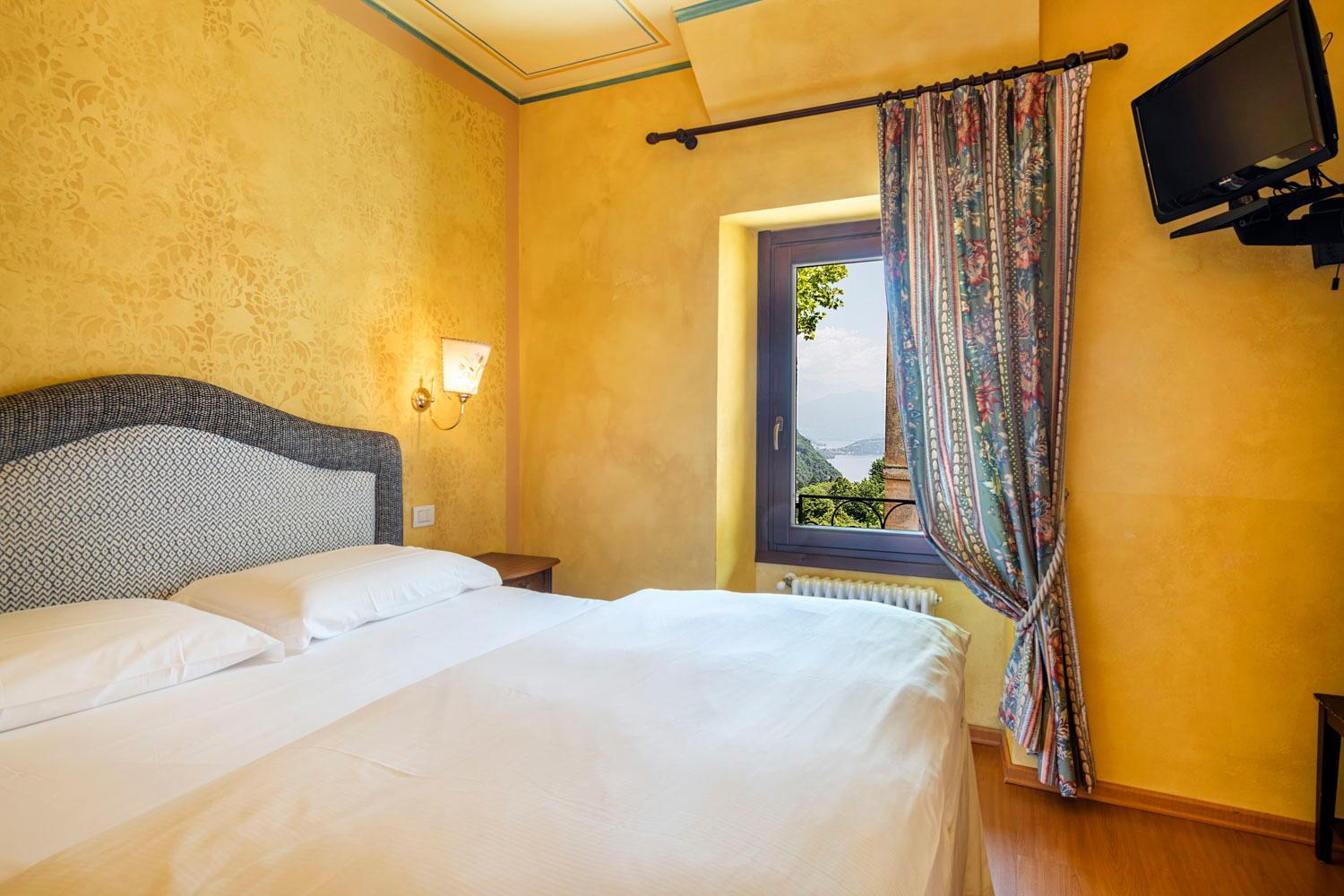 Deluxe Room - Photo 5