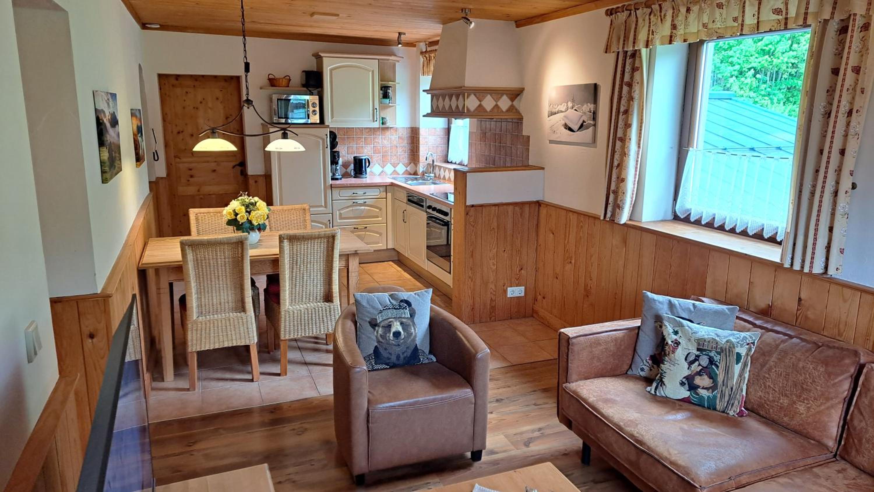Luxury Two-Bedroom Apartment with Balcony - Photo 8