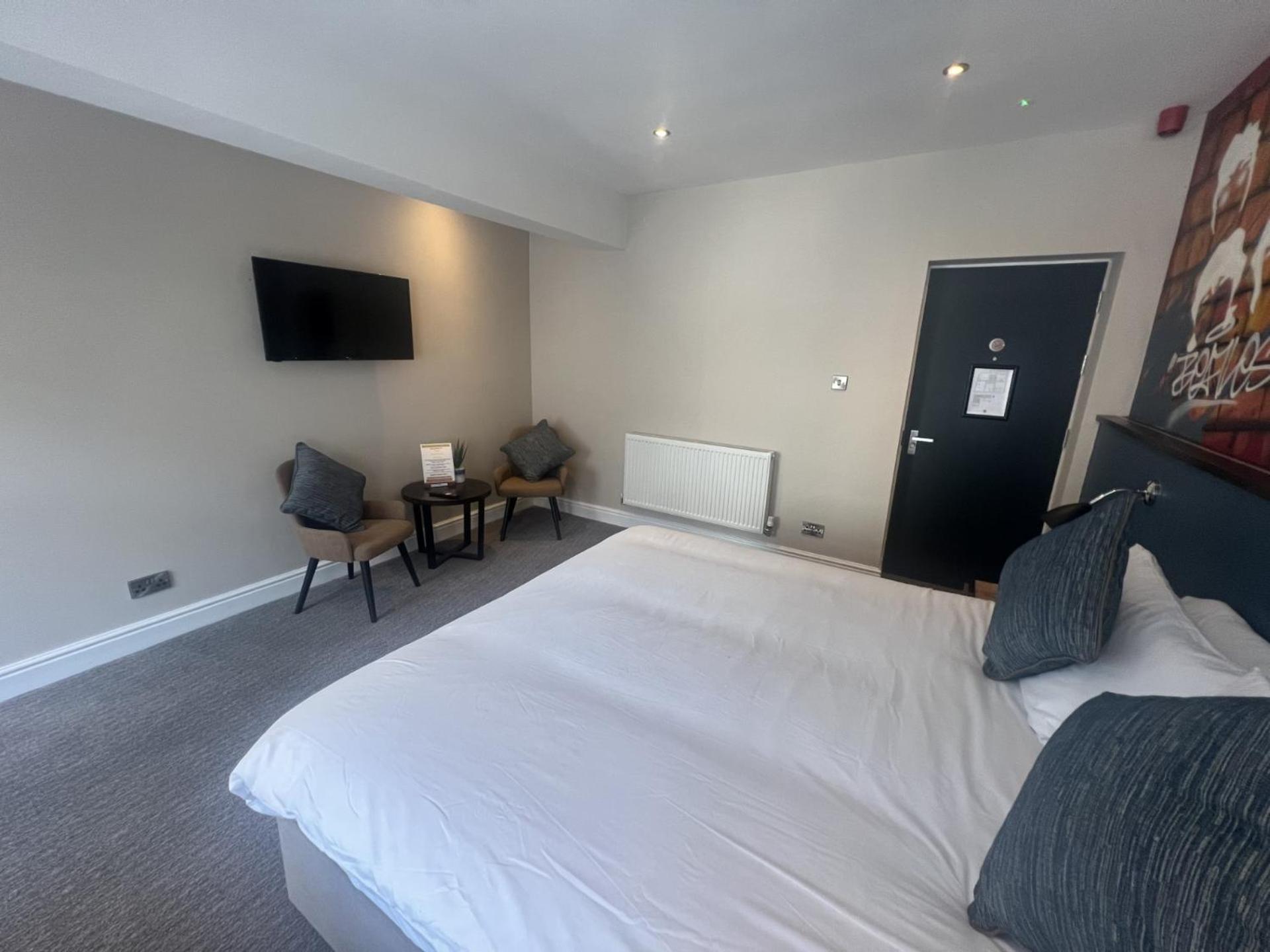 Triple Room with Bath photo 3