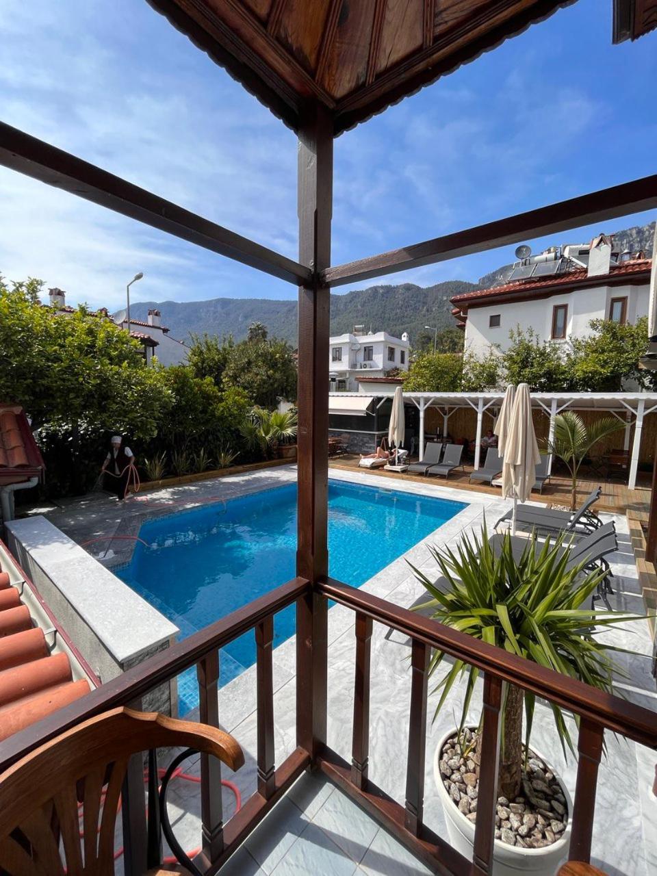 Triple Room with Pool View - Photo 3