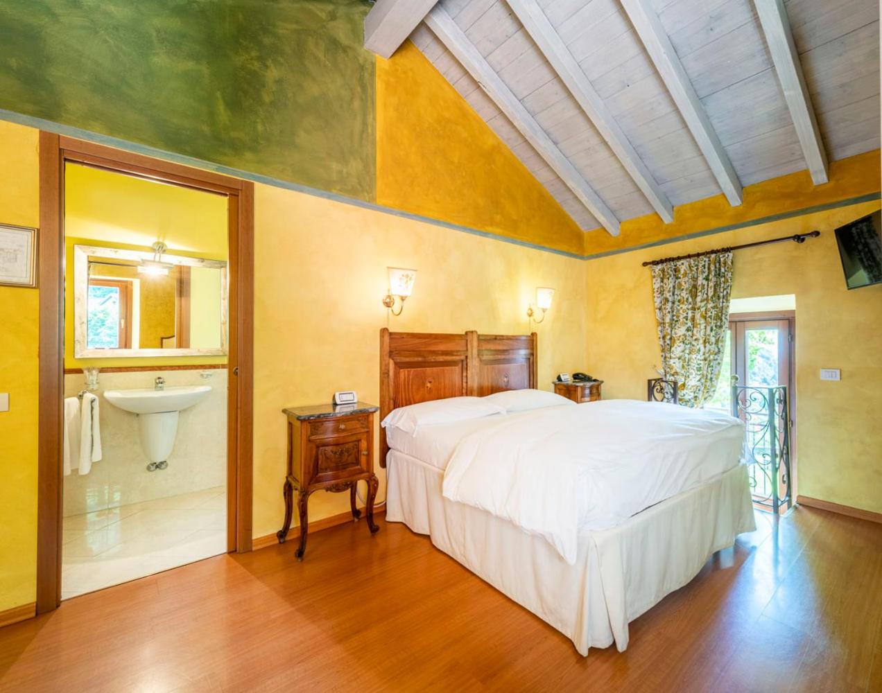 Deluxe Room - Photo 4