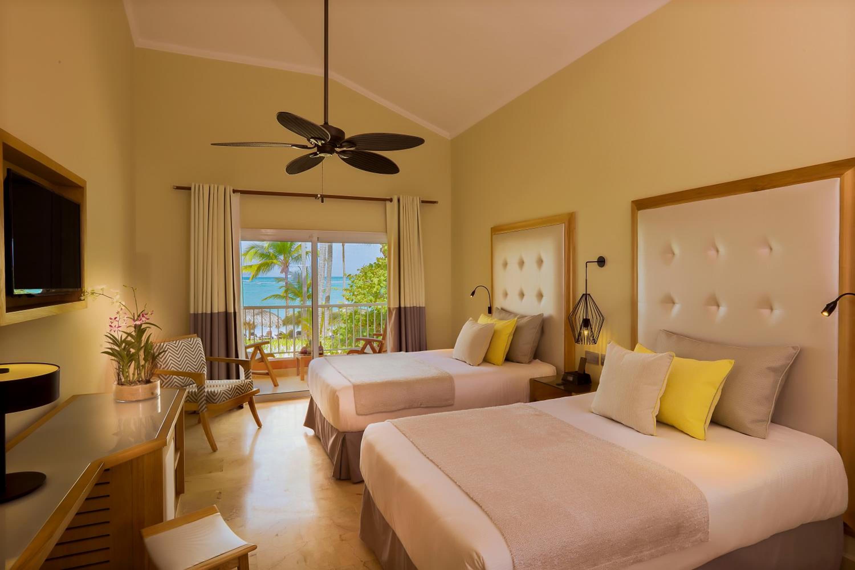 Deluxe Beachside - Photo 1