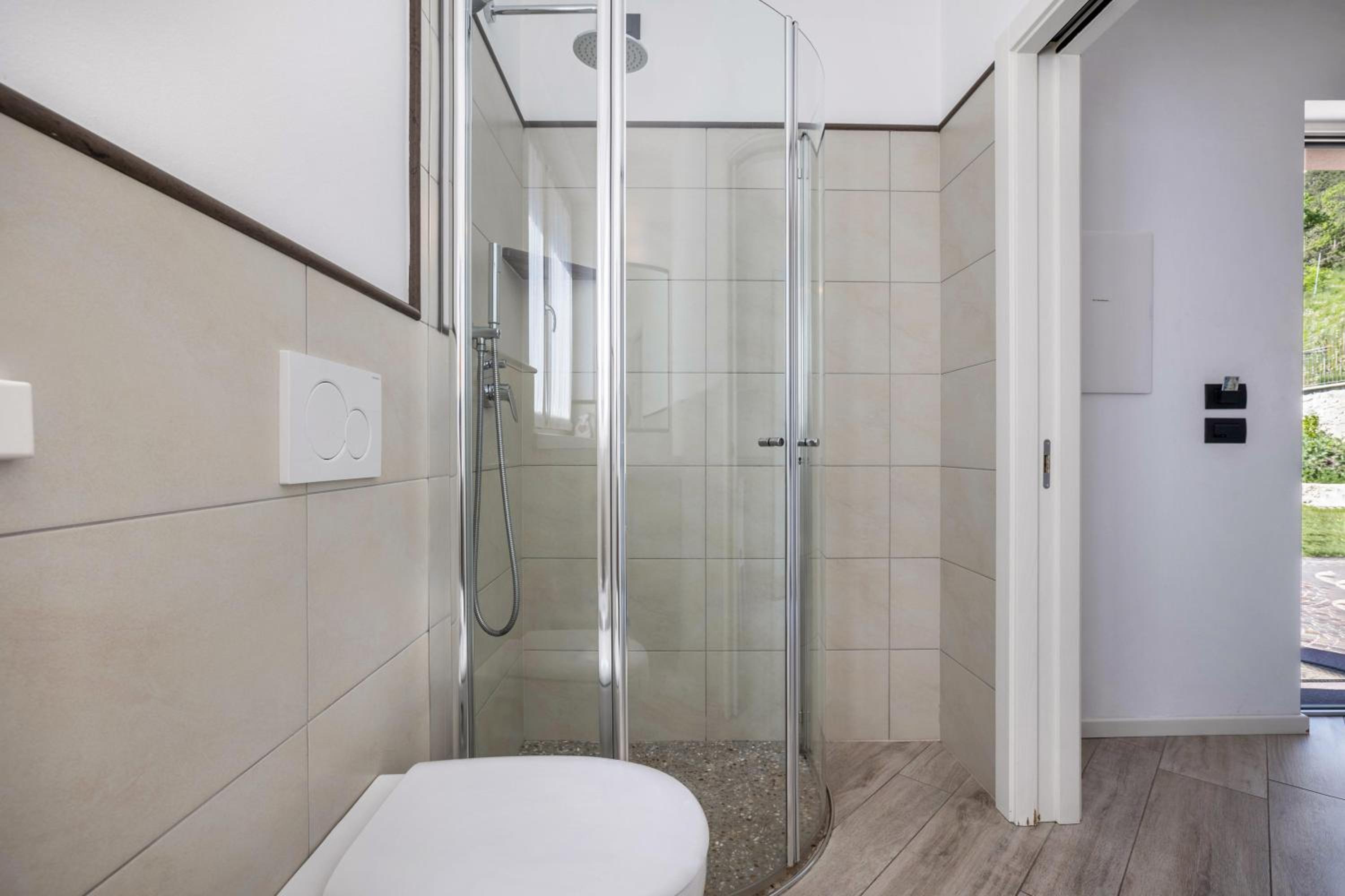 One-Bedroom Apartment with Garden View photo 2