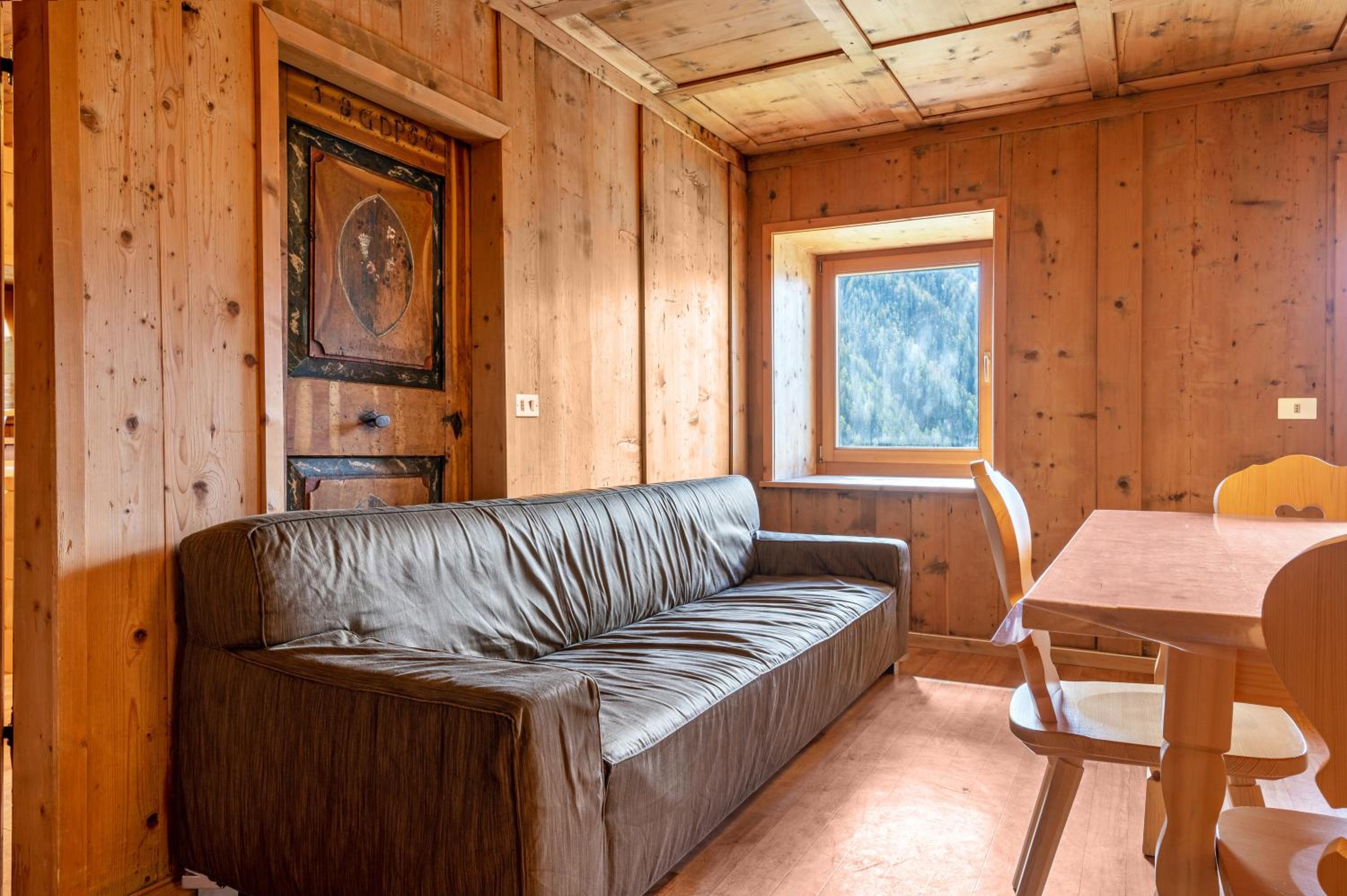 Three-Bedroom Apartment with Mountain View