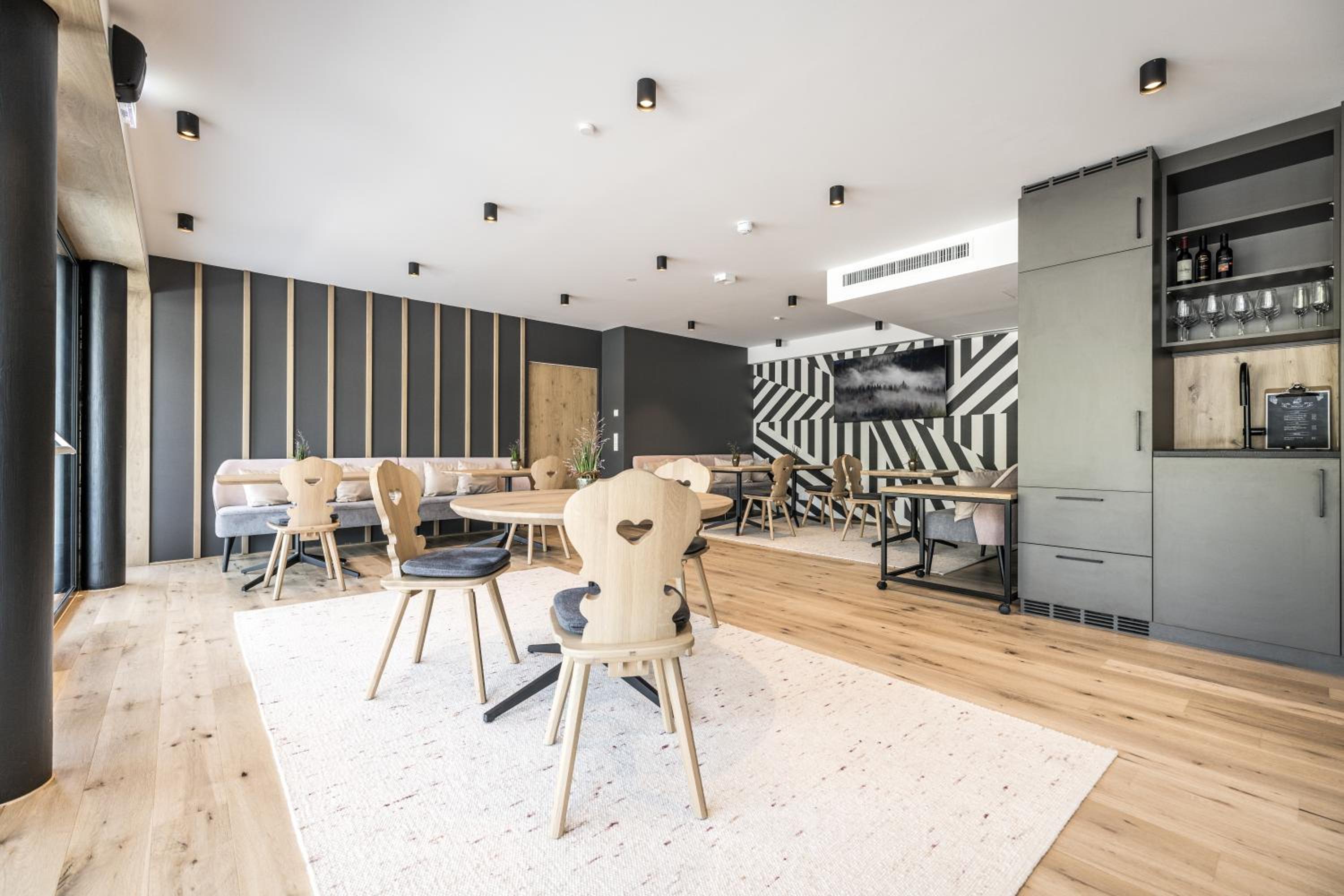 One-Bedroom Apartment with Balcony