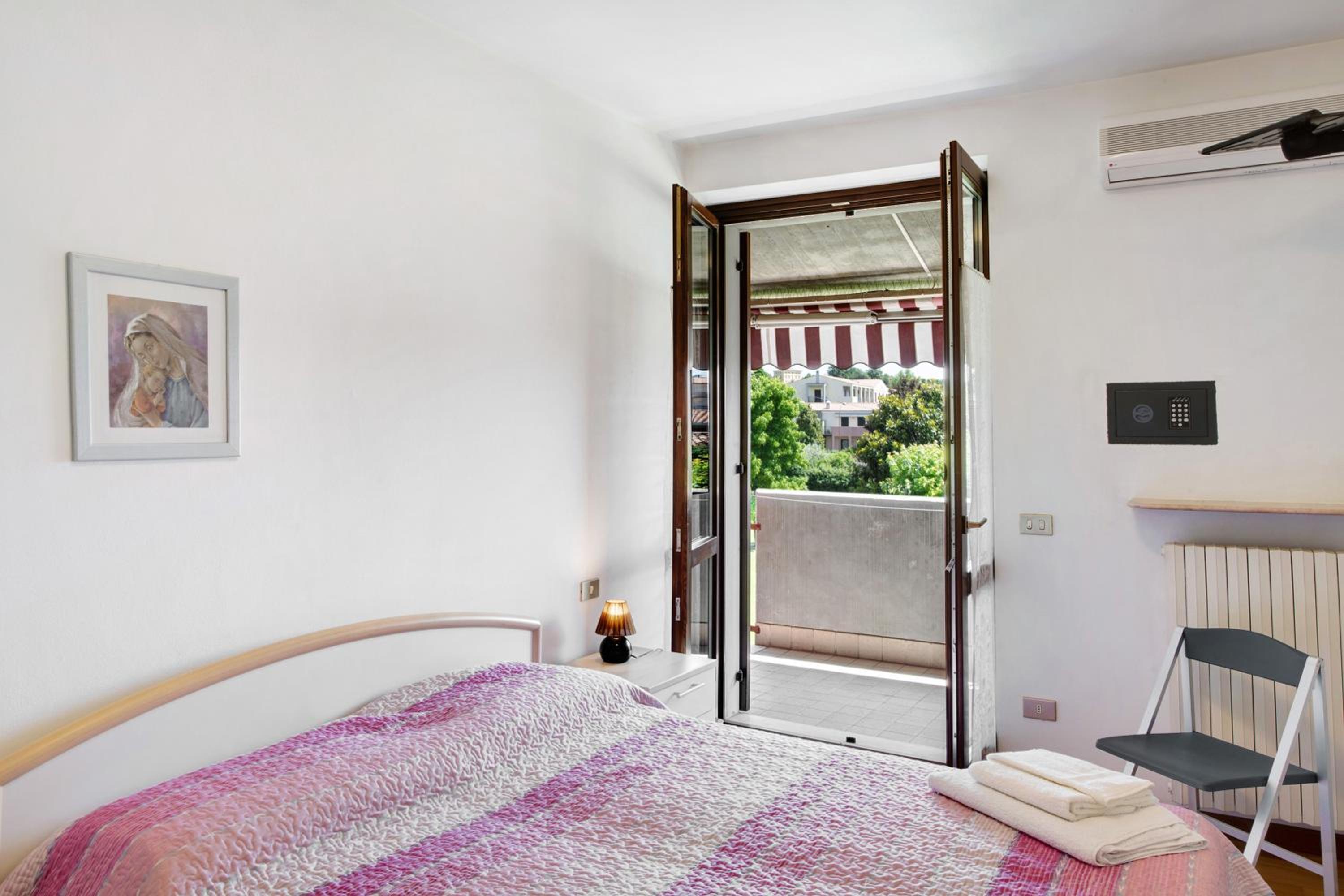 Two-Bedroom Deluxe Apartment with Balcony