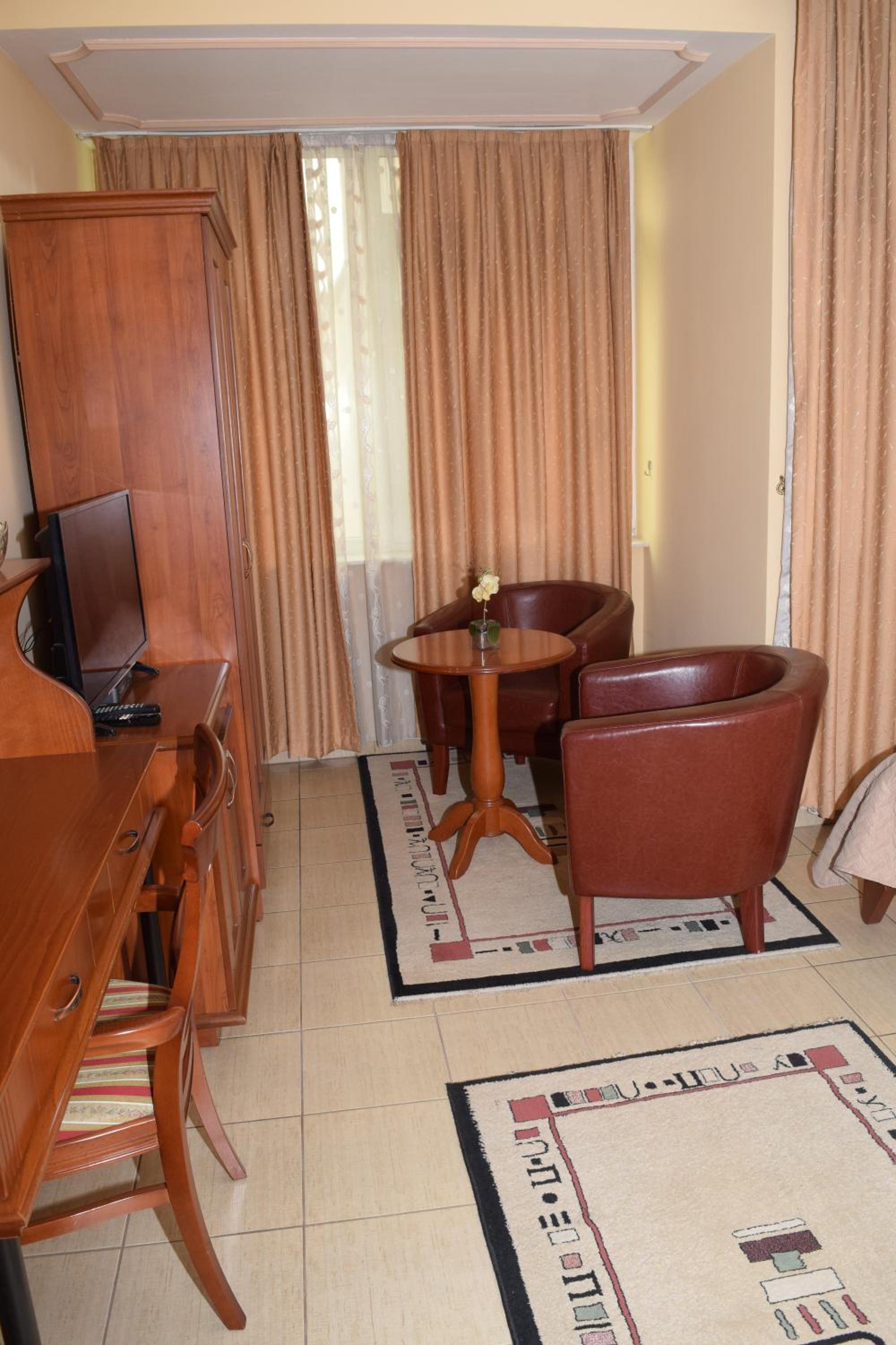 Large Double Room - Photo 16