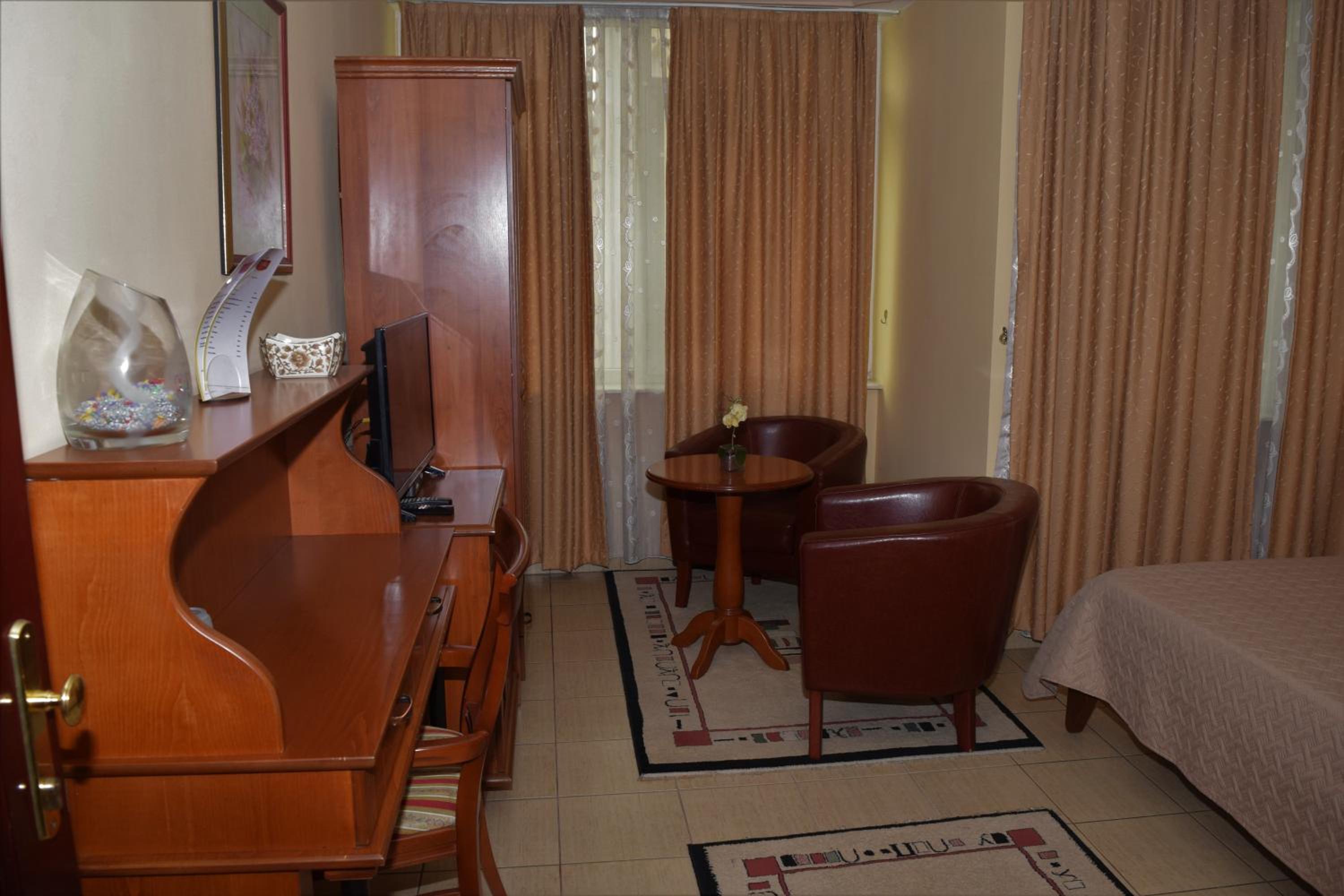 Large Double Room - Photo 19