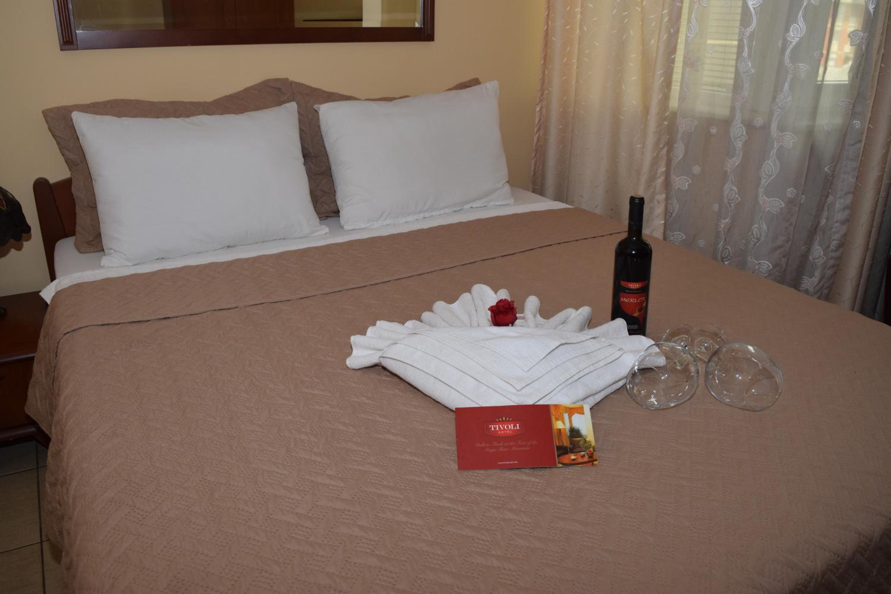 Large Double Room - Photo 27
