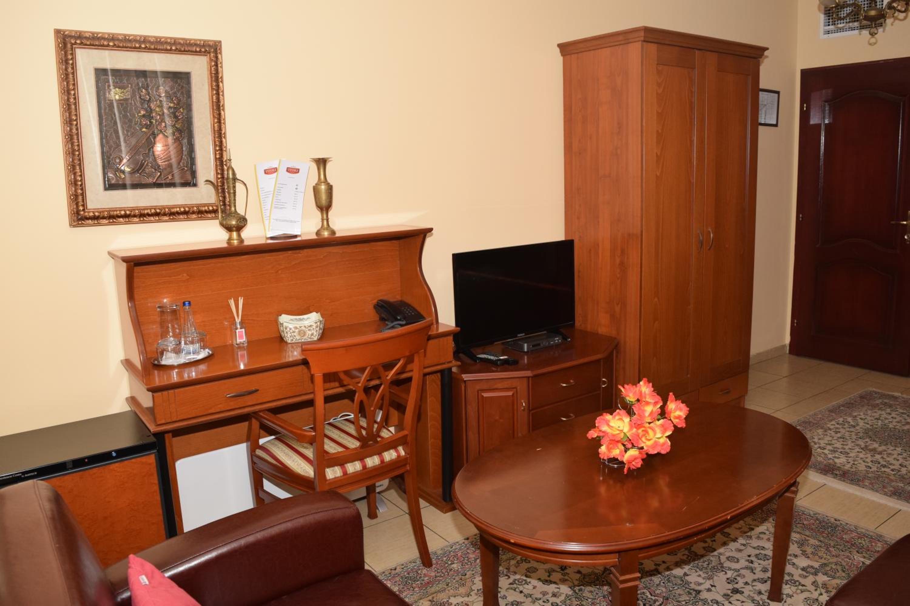 Large Double Room - Photo 4