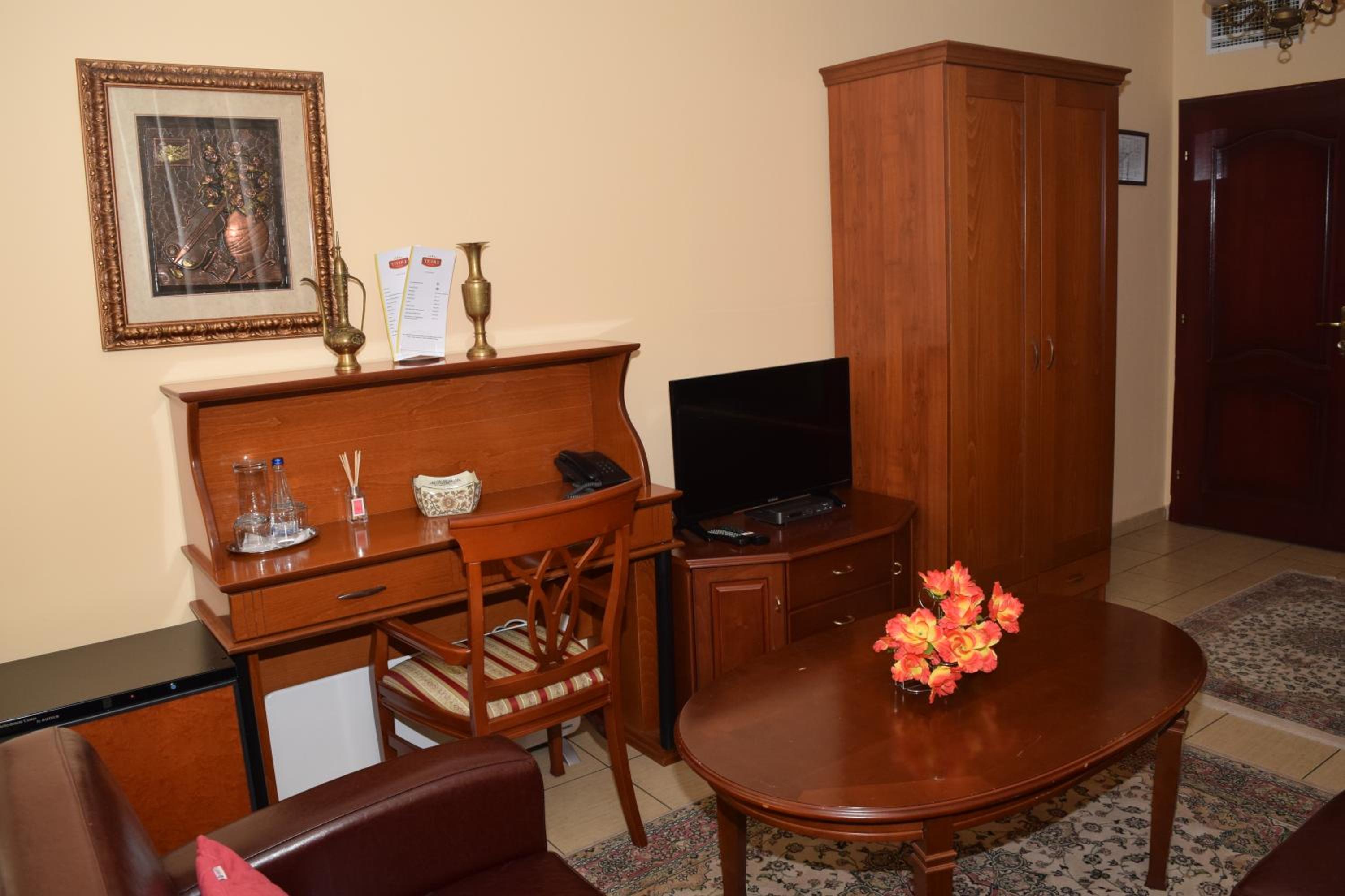 Large Double Room - Photo 5