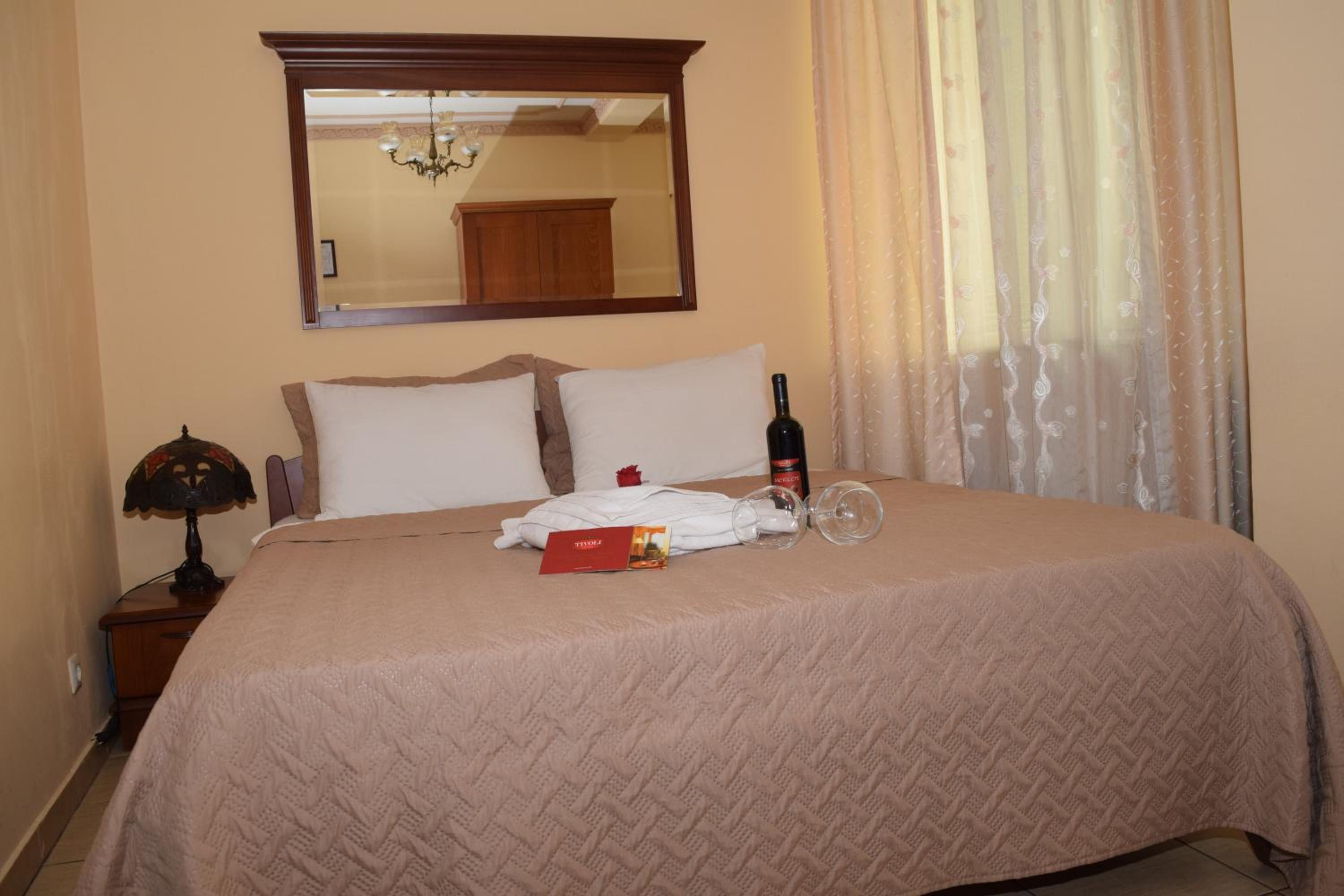 Large Double Room - Photo 8