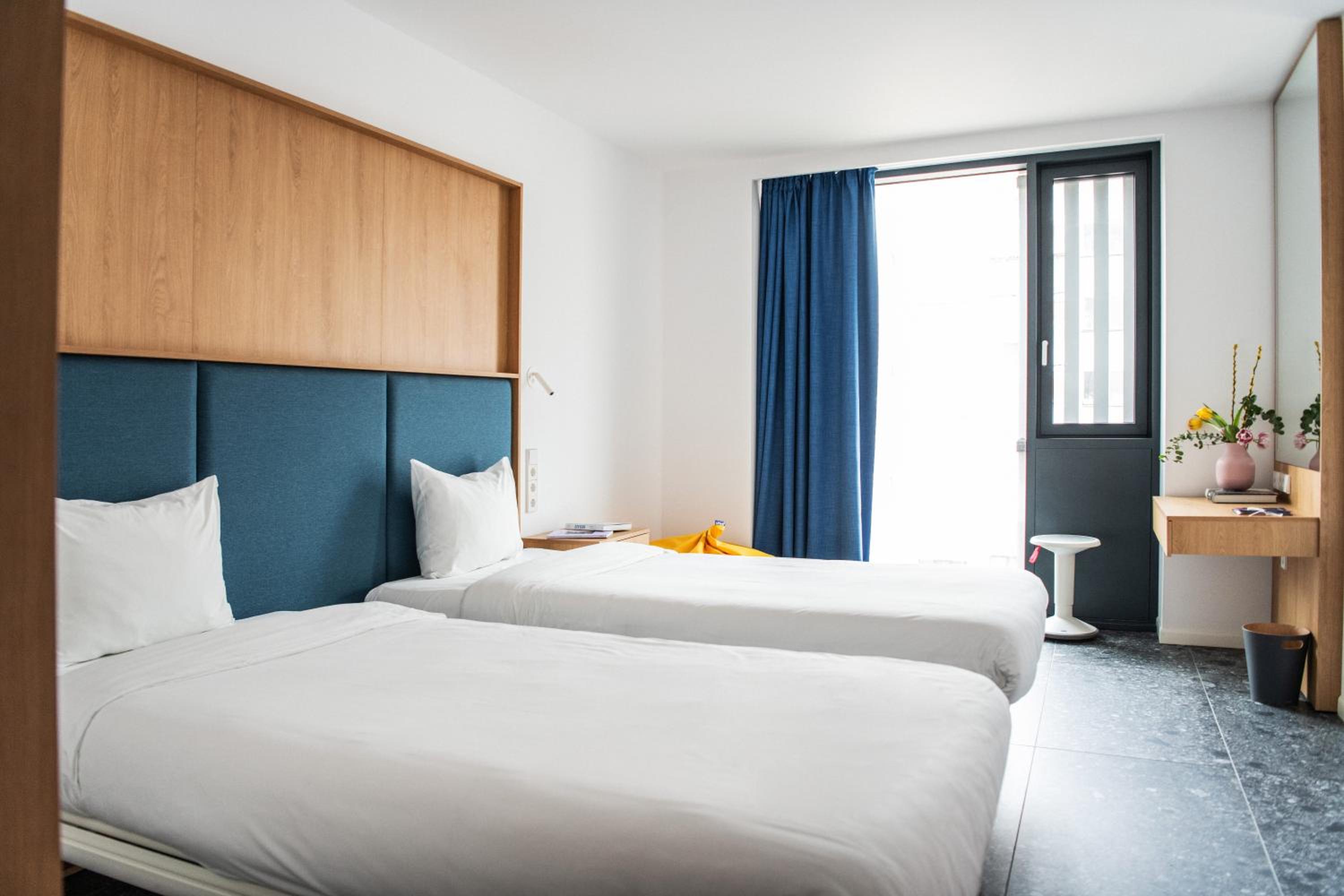 Twin Room - Photo 11