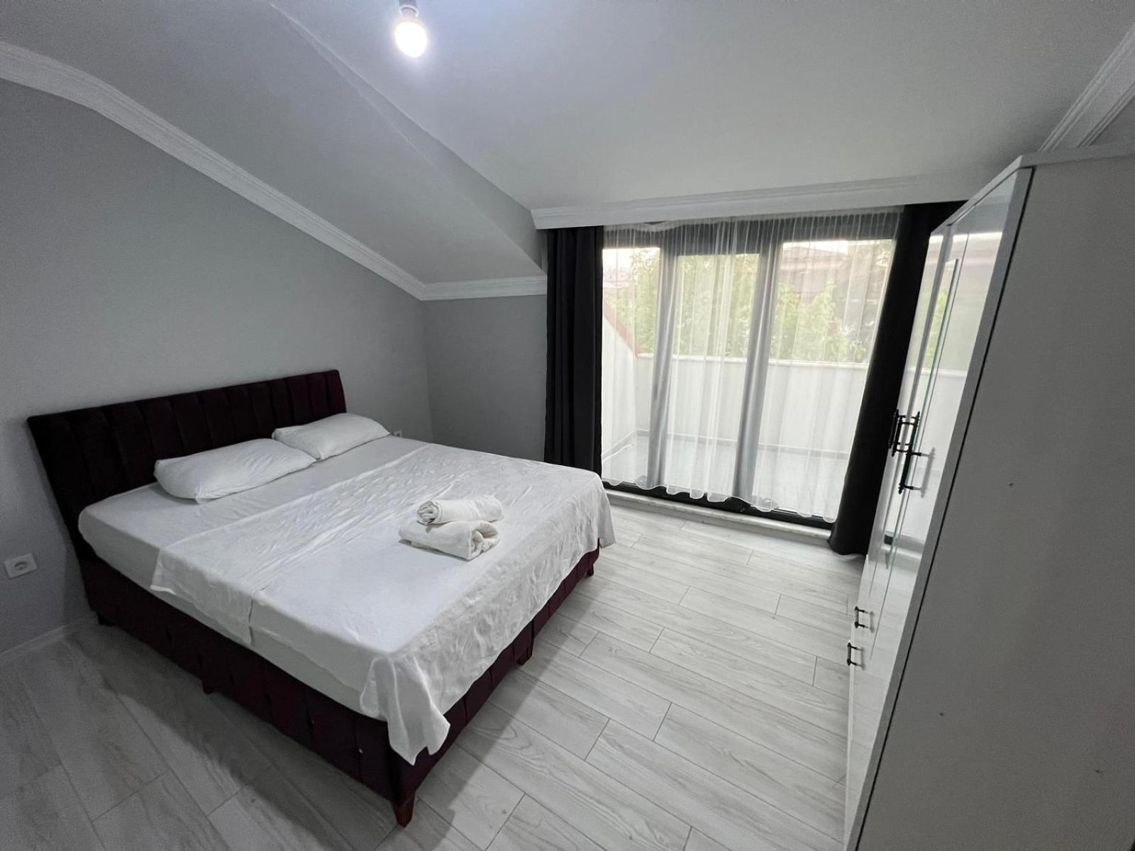 Apartment with Balcony - Photo 8