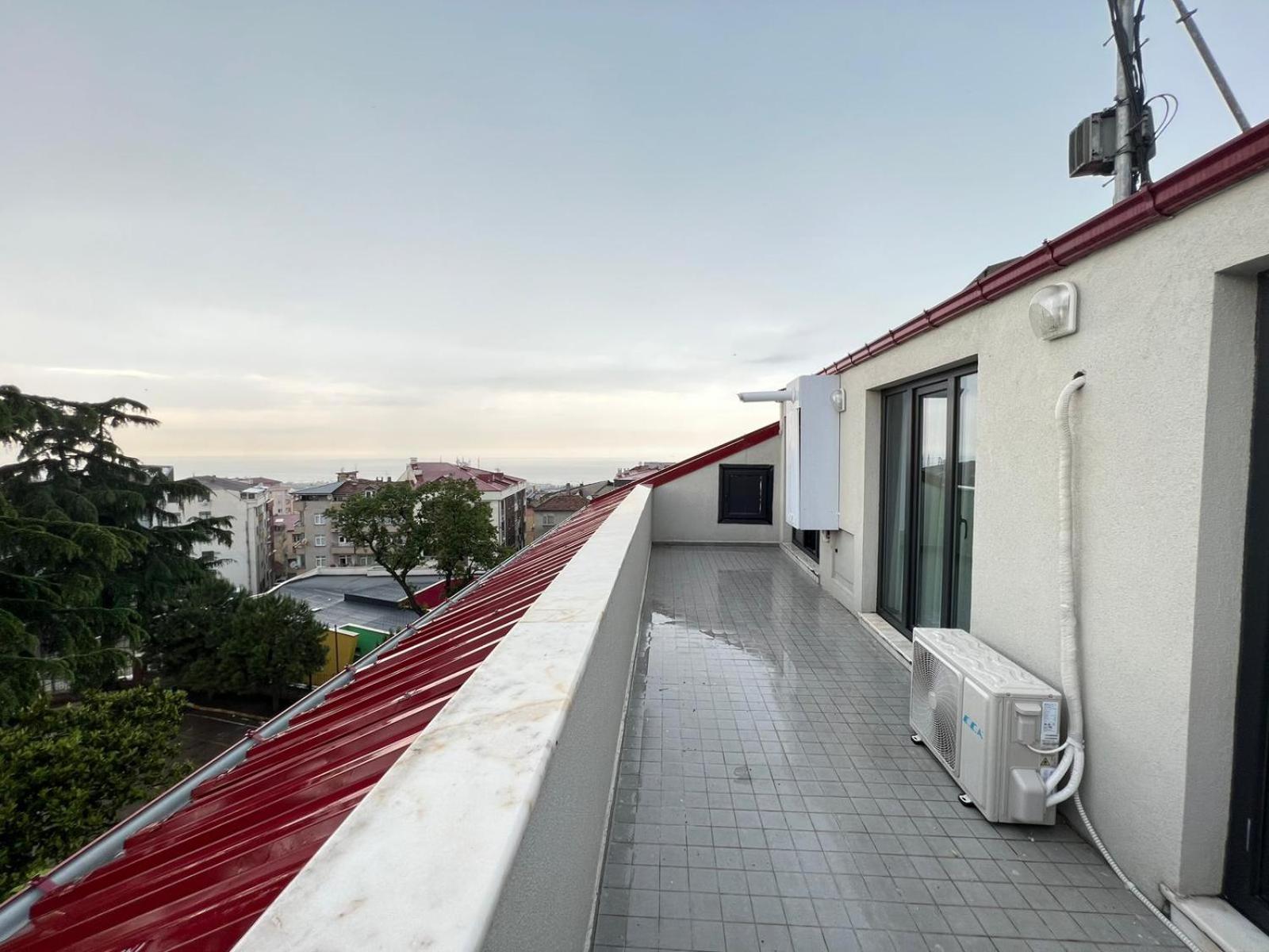 Apartment with Balcony - Photo 6