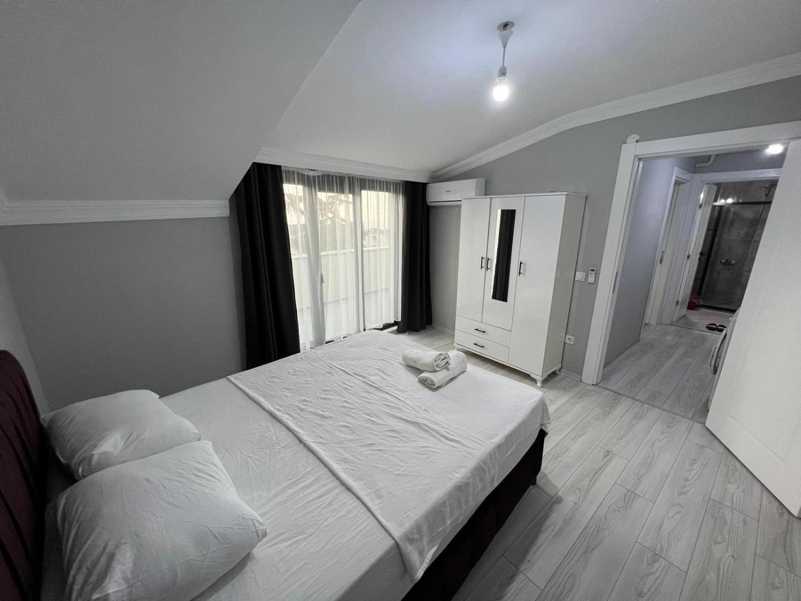 Apartment with Balcony - Photo 2