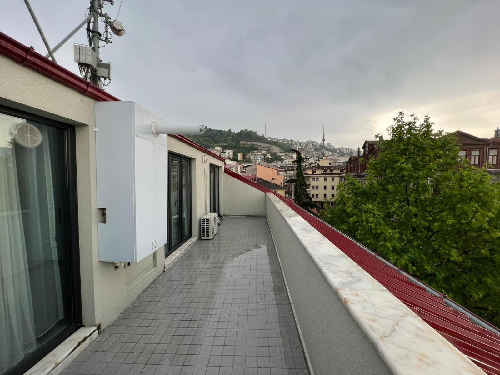 Apartment with Balcony - Photo 4