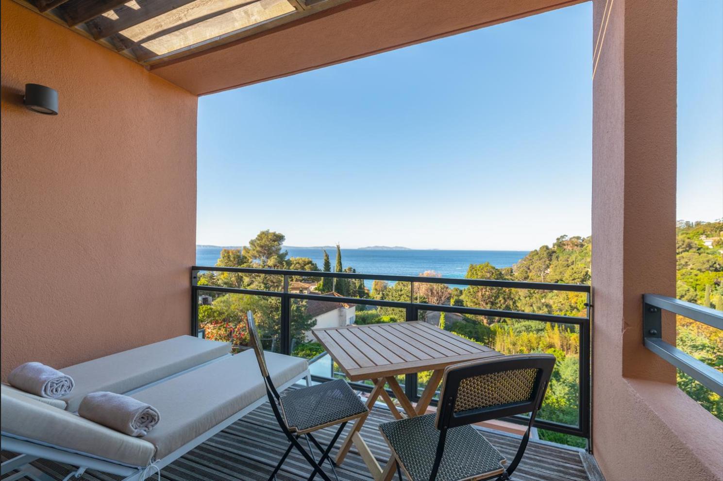 Superior Double Room with Balcony and Sea View photo 2