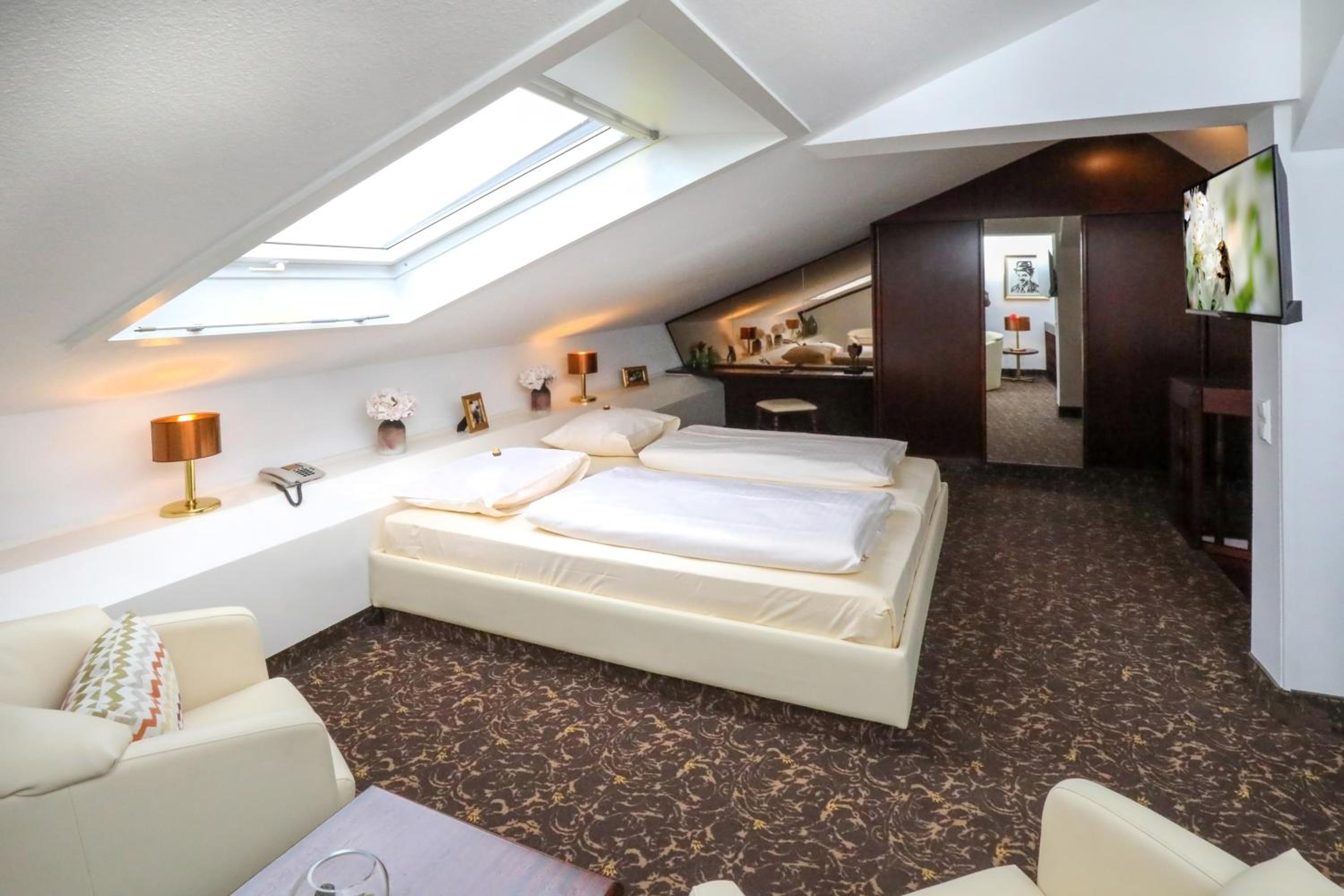Duplex Suite - Photo 2