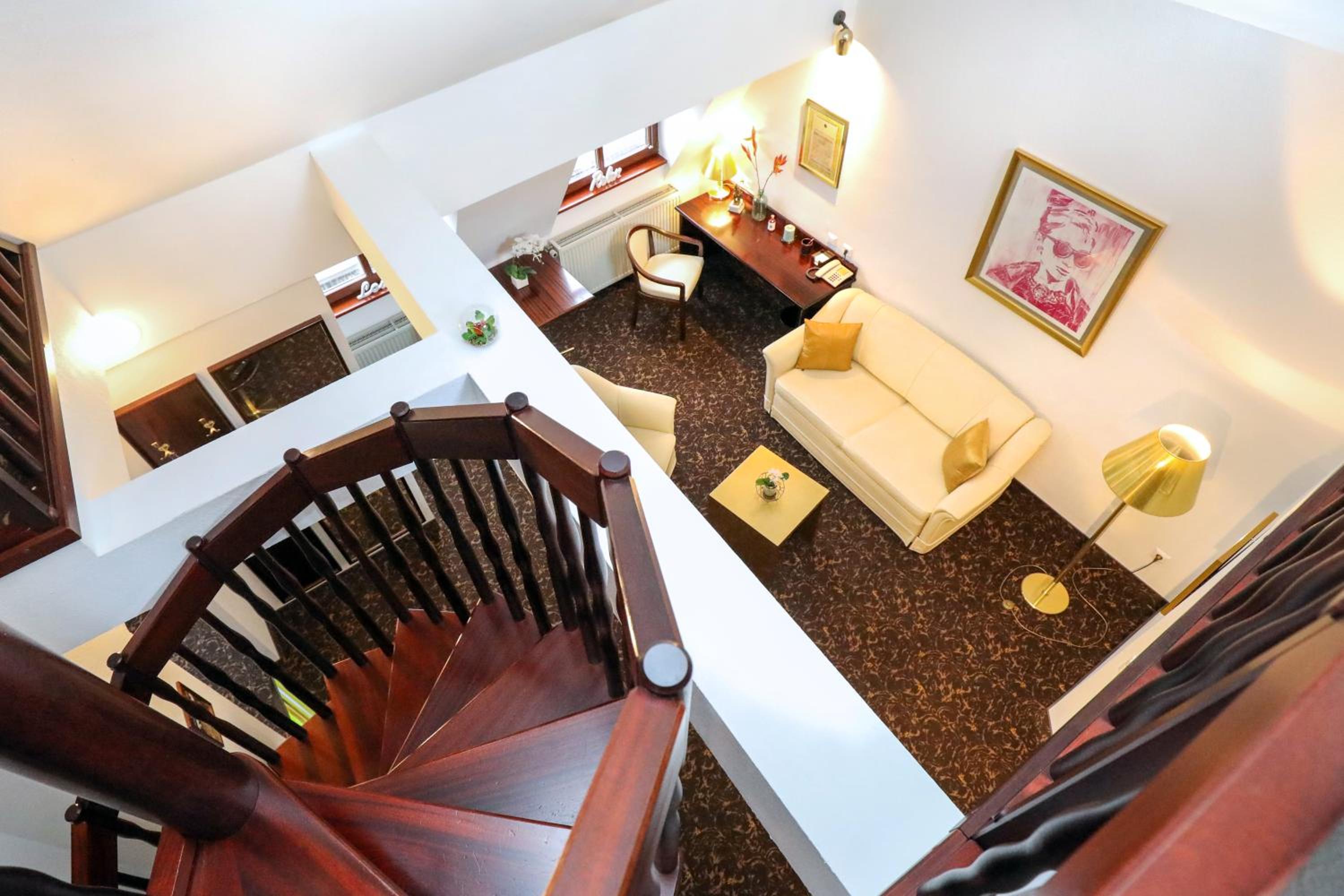Duplex Suite - Photo 4