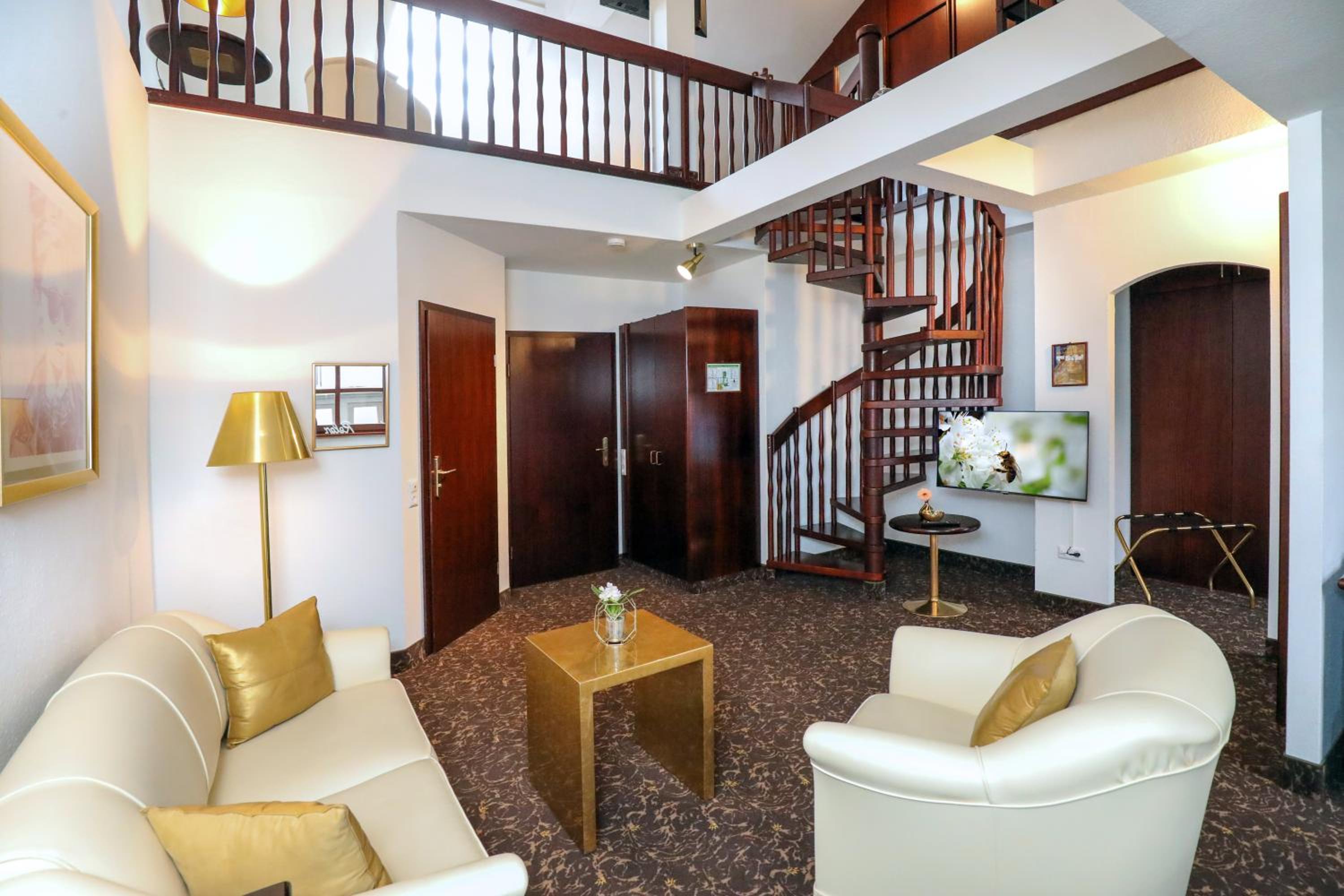 Duplex Suite - Photo 1