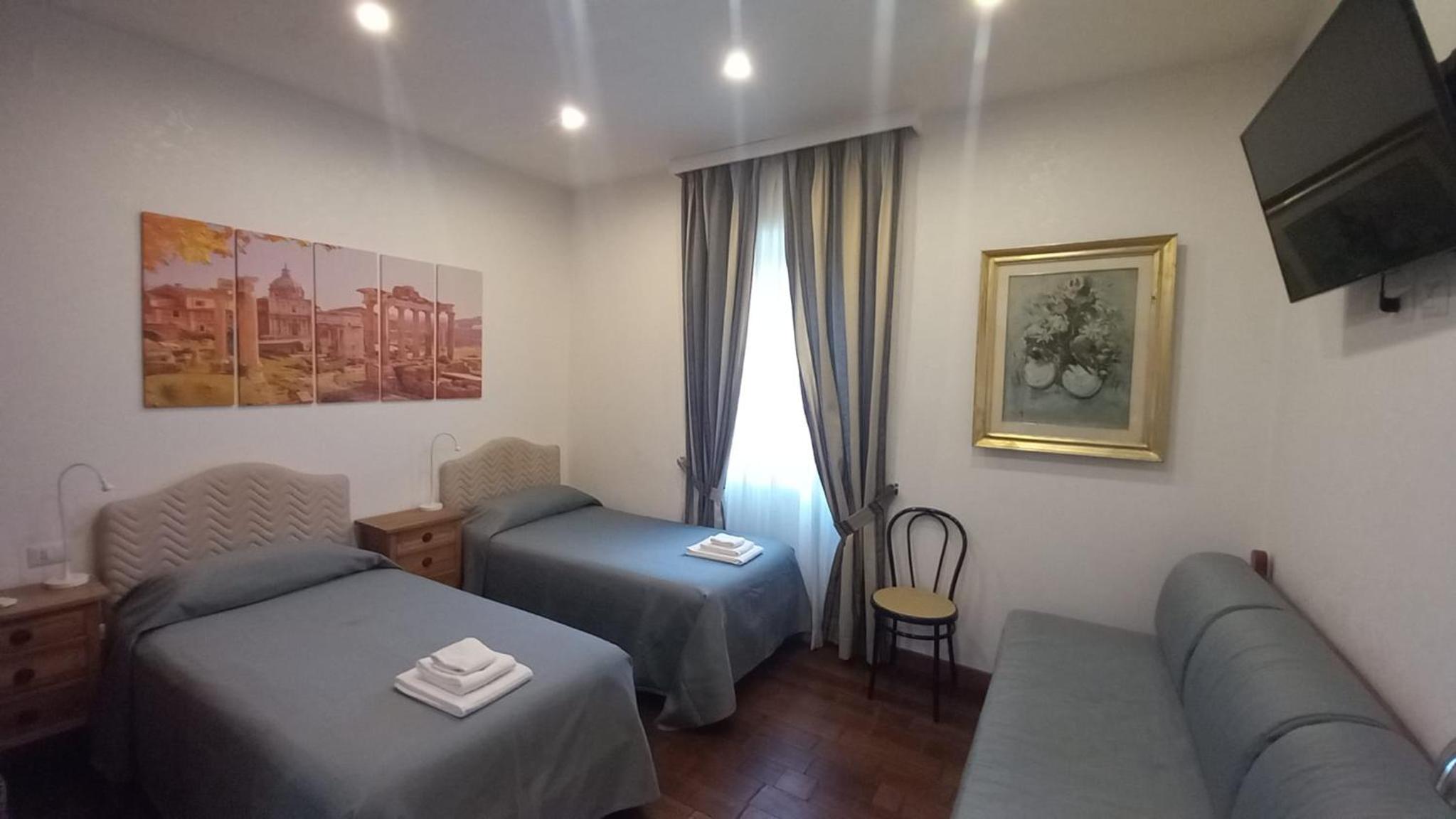 Twin Room with Private Bathroom photo 1