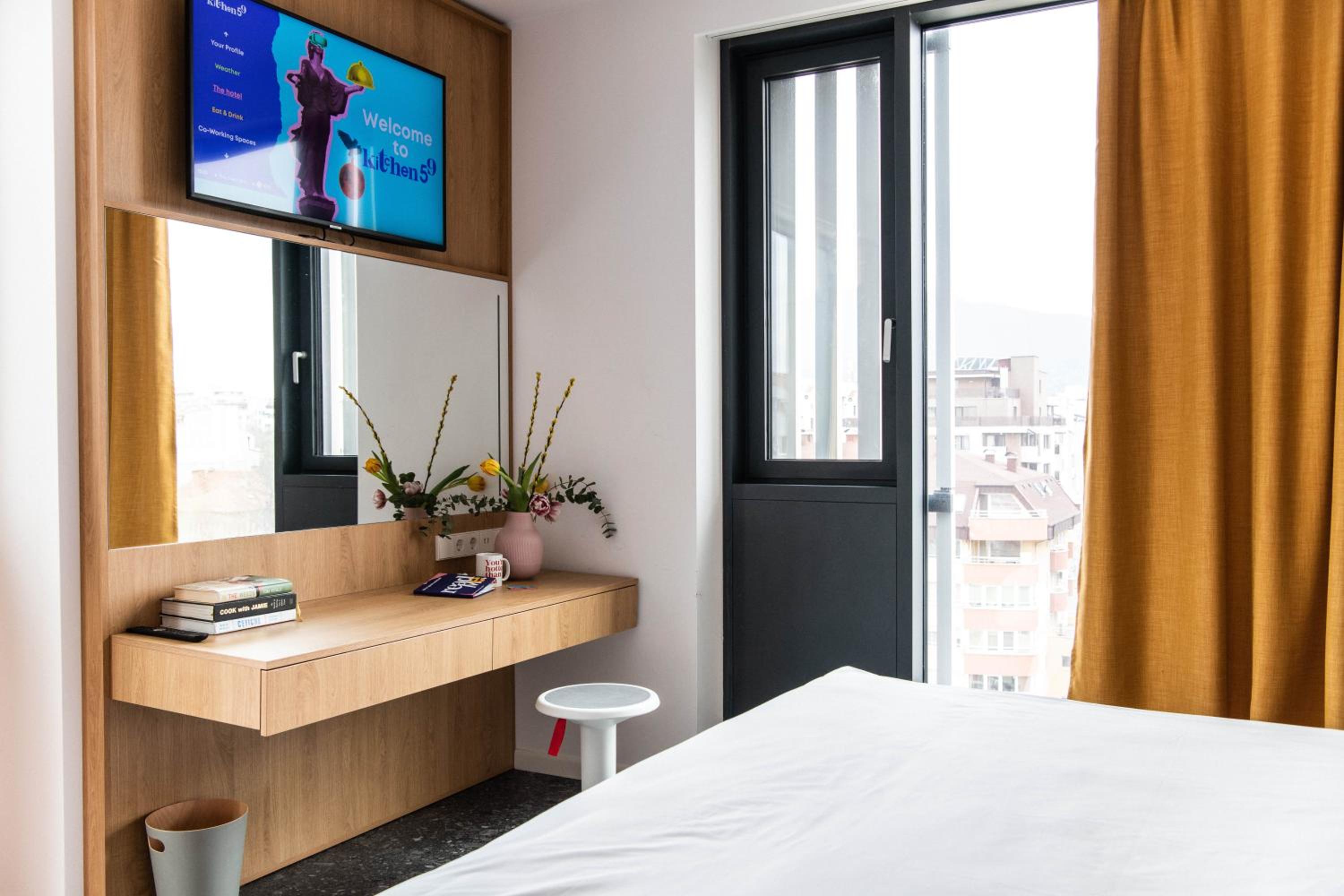 Deluxe King Room - Photo 4