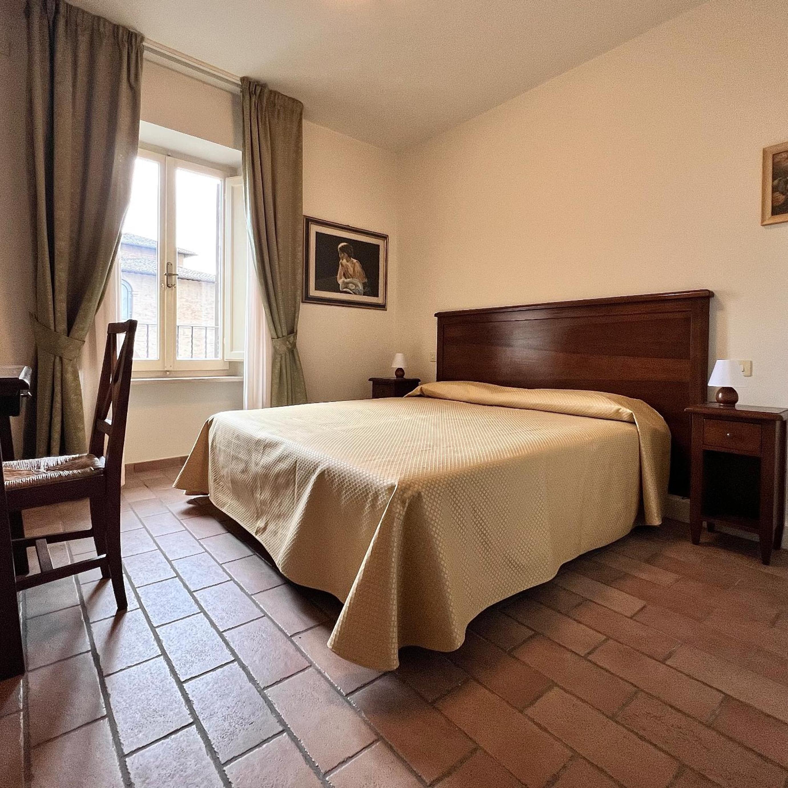 Double Room with Private Bathroom photo 3