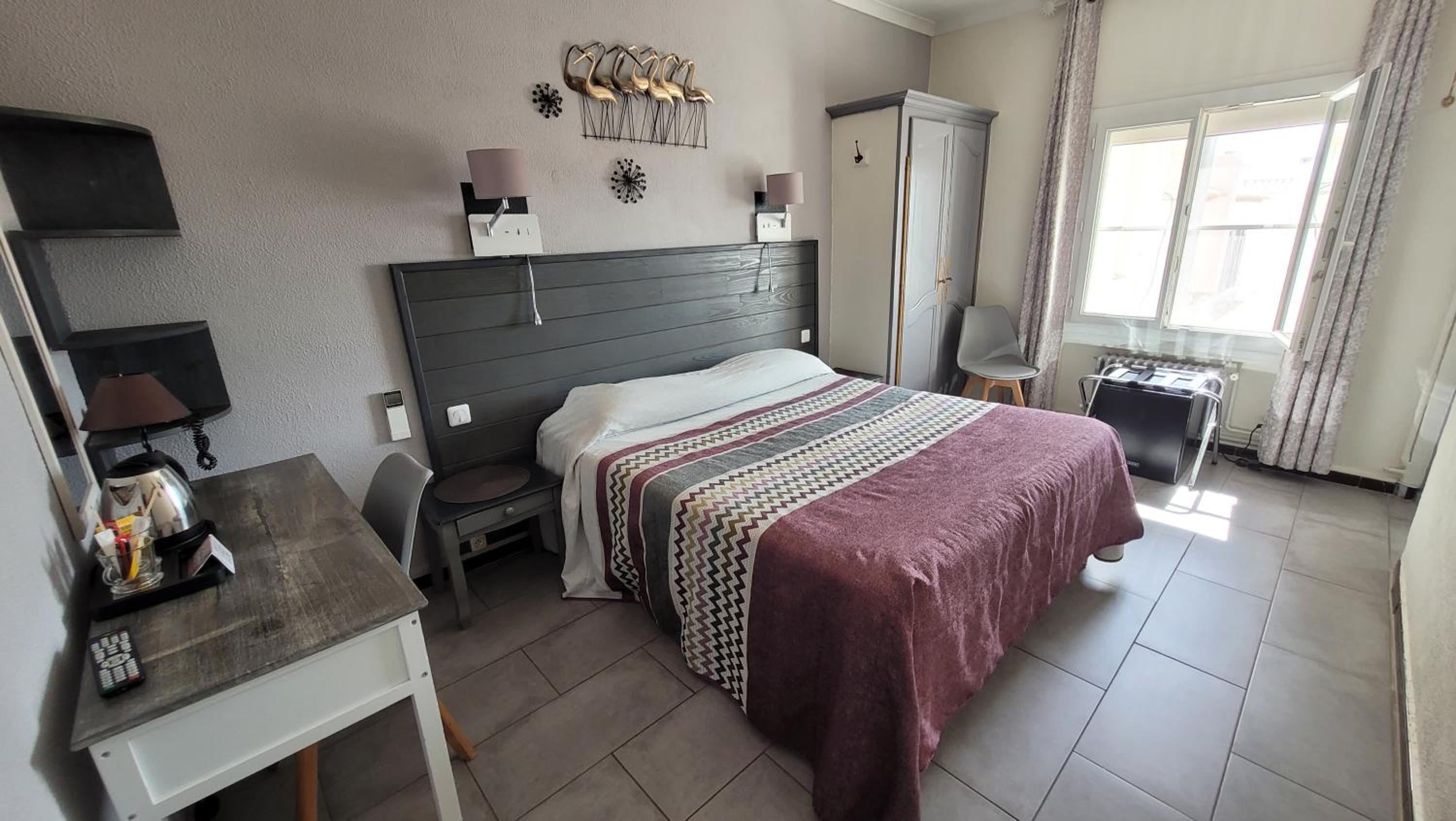 Confort double room with bathroom and city view photo 1