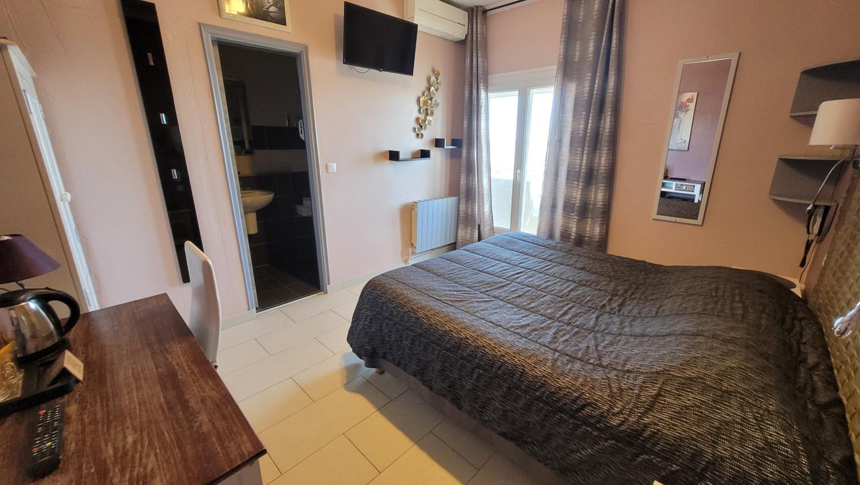 Premium Double Room with bathroom, balcony and sea view